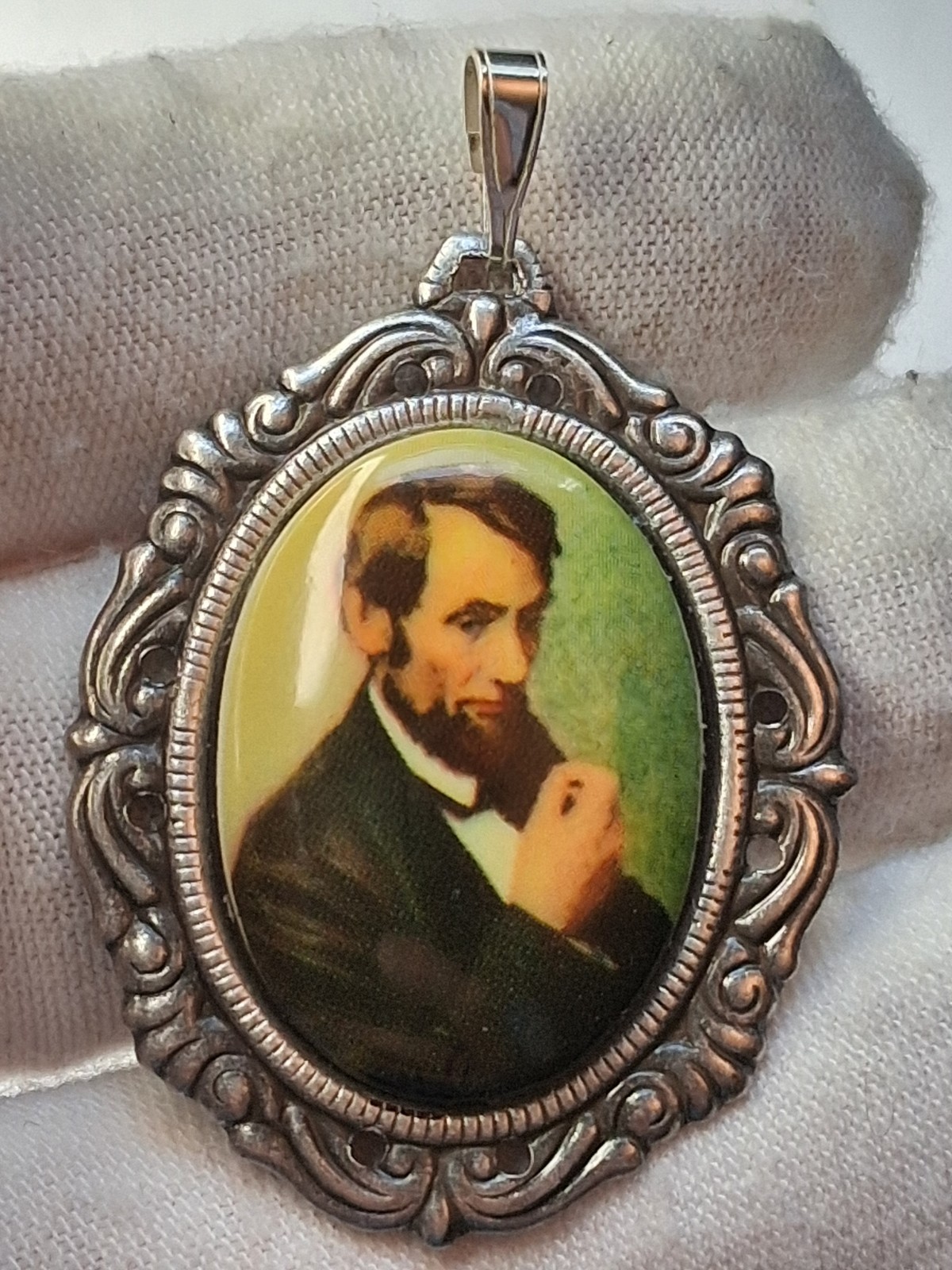 Gothic-Style 1½” X 1¼” Abraham Lincoln Cameo Pendant, Sterling .925 Hoop