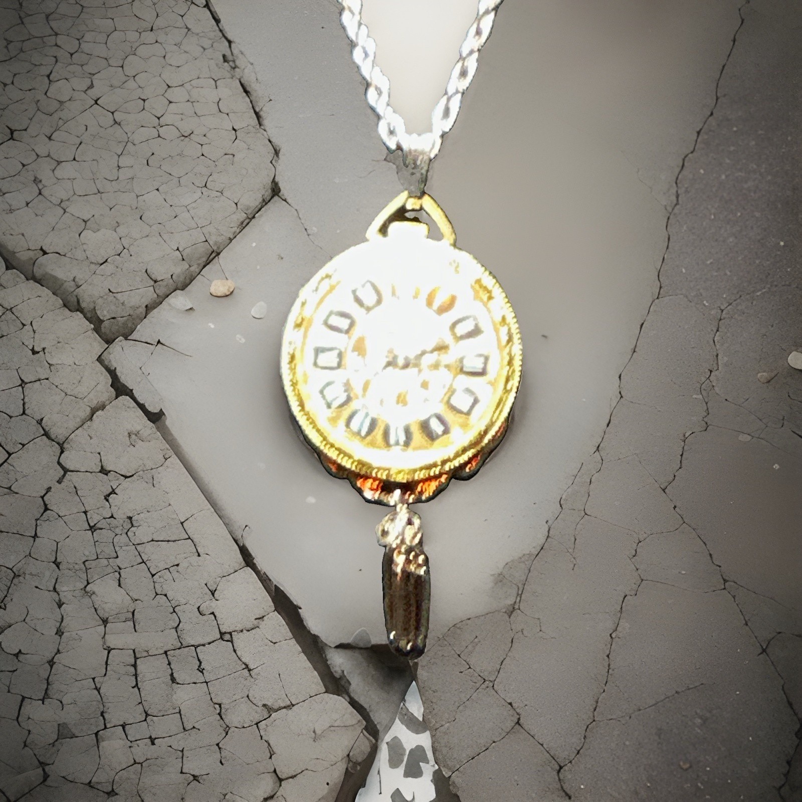 Working Vintage Gold Tone Lucerne Cameo Charm Pendant Necklace w/ Cable Chain