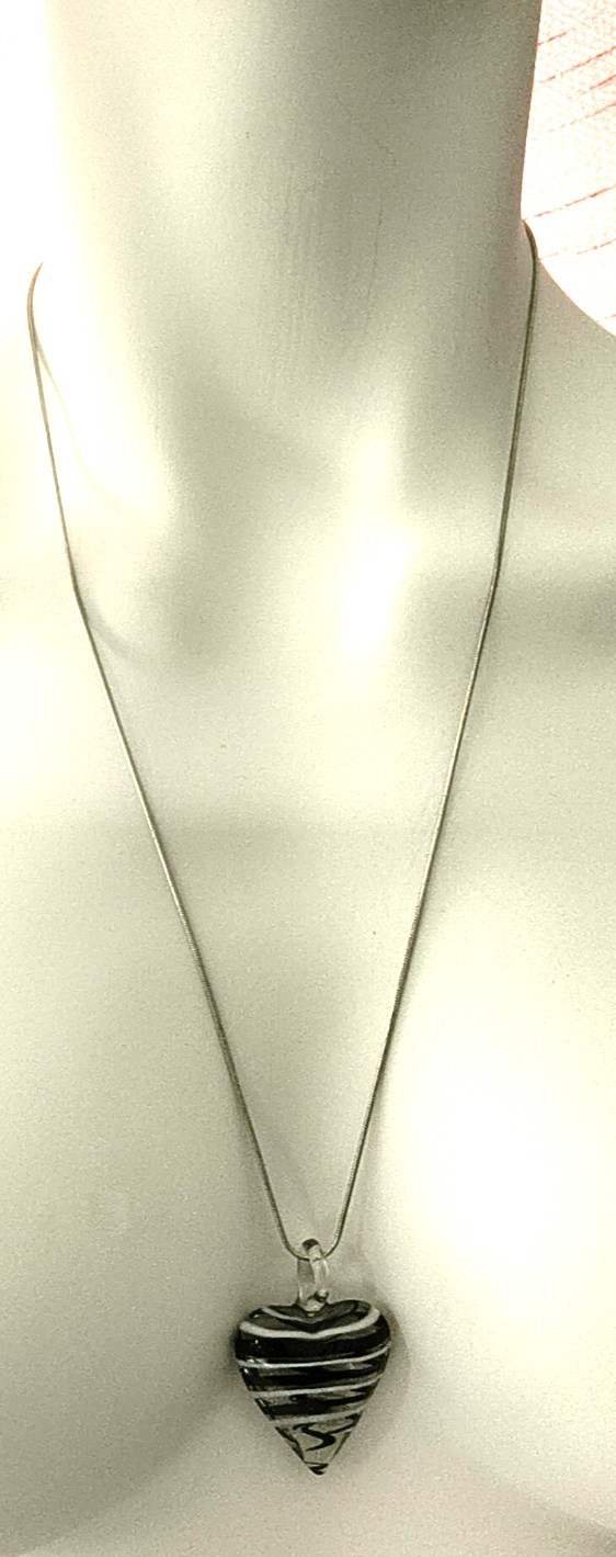 Large Black White Art Glass Heart Pendant Necklace Silver Tone Snake Chain 60cm