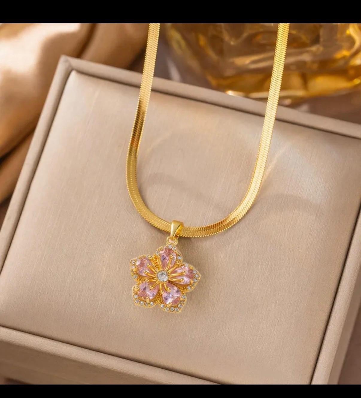 Gold plated,Stainless and Titanium steel women necklace.18 inches completely new