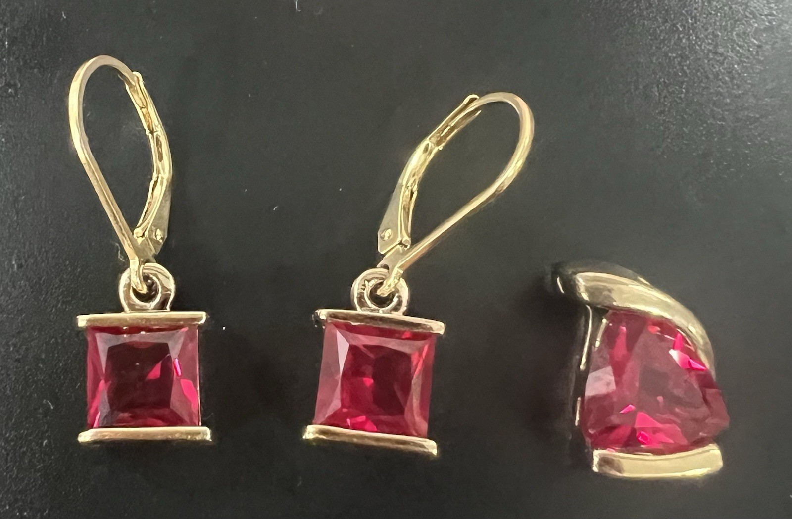 925 Sterling Gold Plated Dangling Earrings Ruby On Them. Pendent No Stamp.