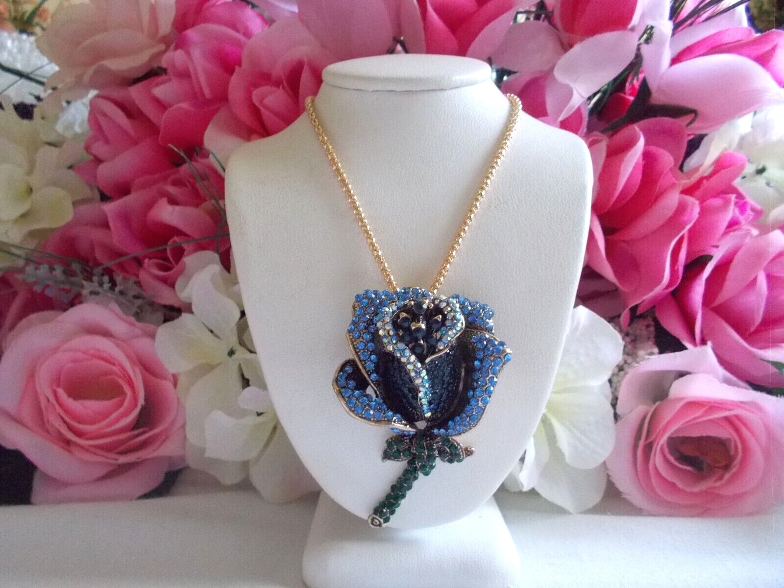 BETSEY JOHNSON SHIMMERING BLUE 3D ROSE PENDANT NECKLACE/BROOCH