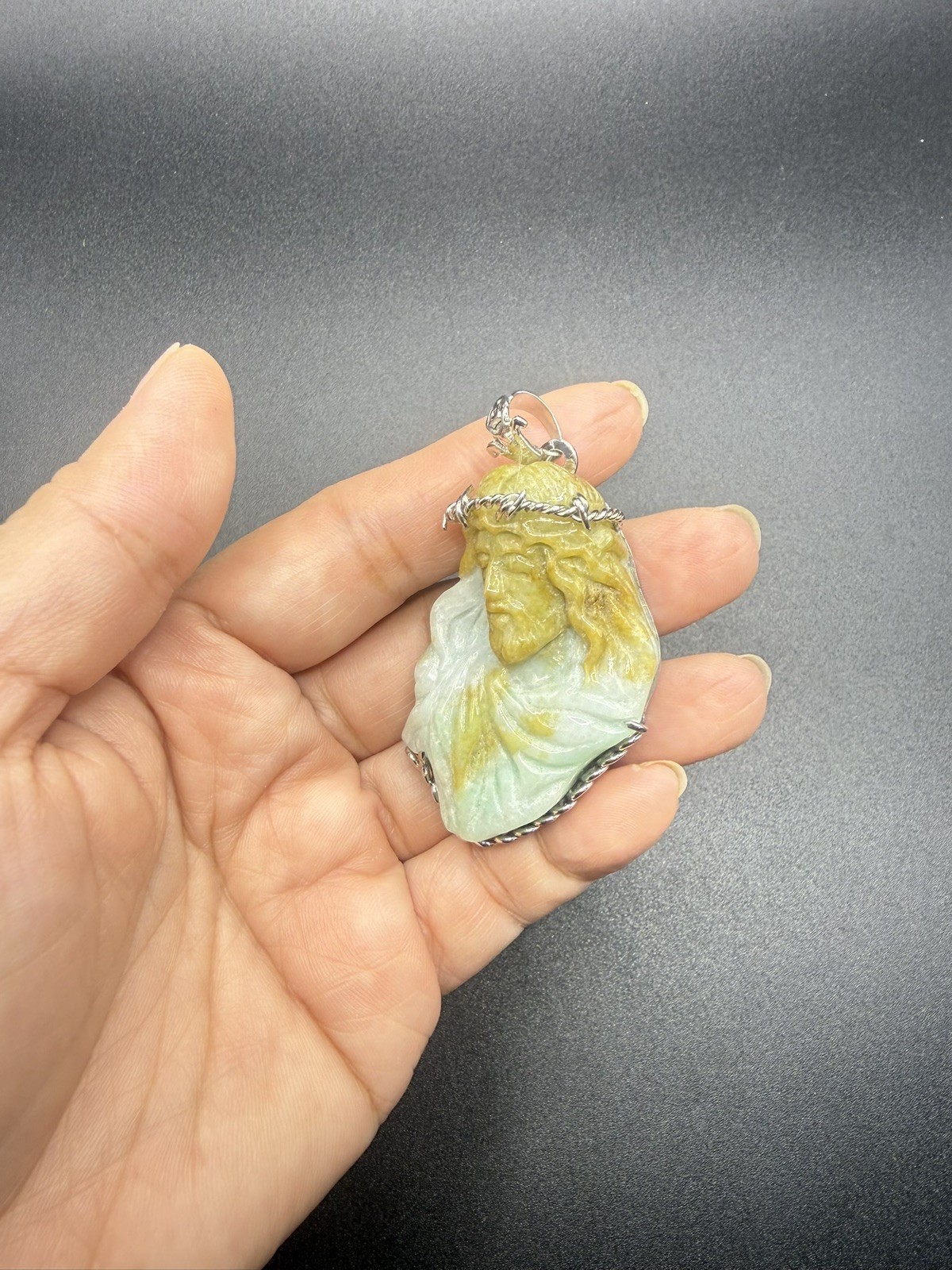 100% Natural Jade Jesus Pendant . 100% Natural Color. Mặt Chúa