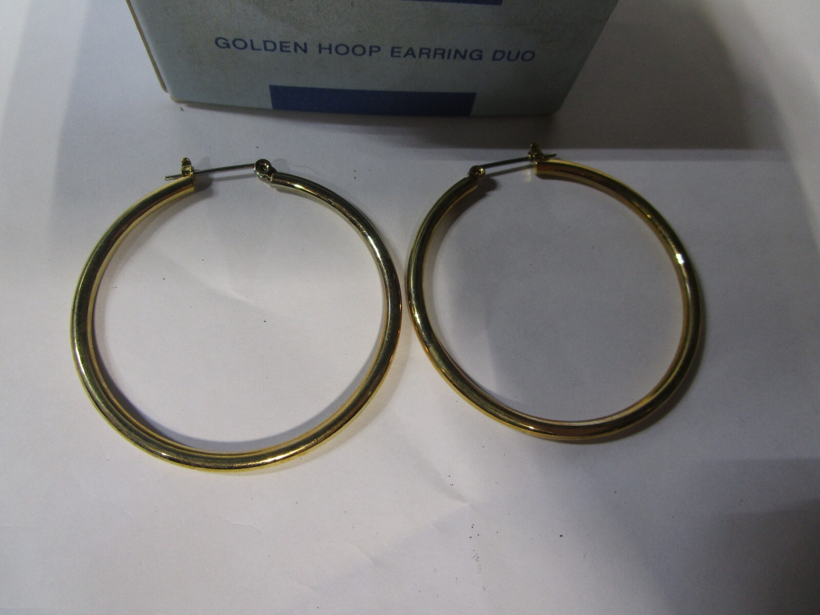 Avon – Goldtone Hoop Clip Earrings 2000 NIB