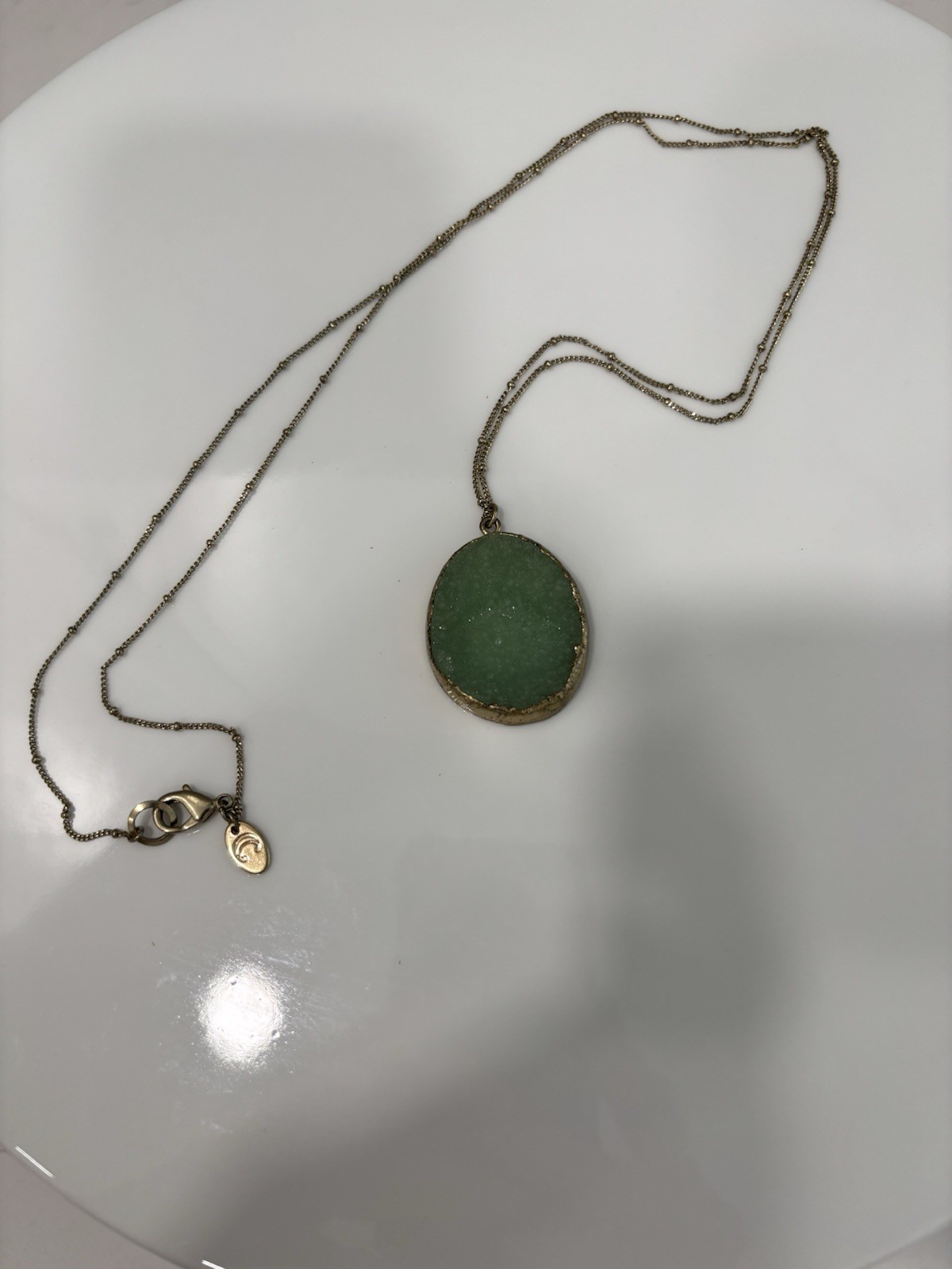 Charming Charlie Gold Tone Cable Chain Green Oval Agate Pendant Signed 18-20in