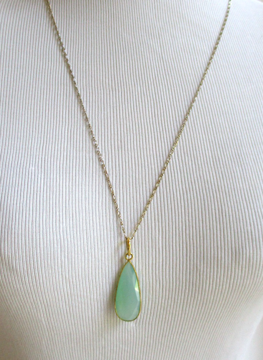 J Crew Pendant Necklace Gold tone Green Faceted Teardrop Long Chain 26″ Signed