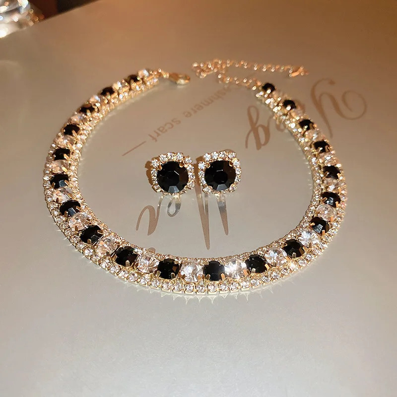 Women’s Rhinestone Decorated Necklace & EarringsTrendy Jewelry Set