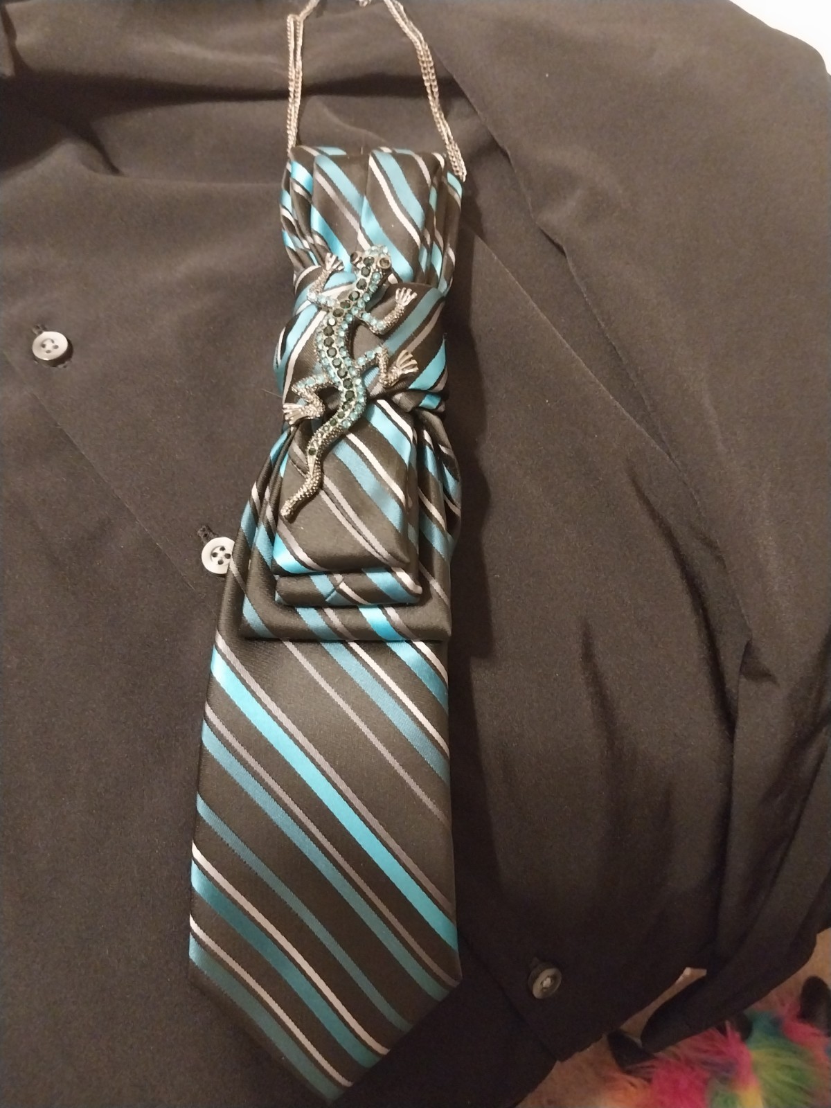 Tie necklace – black/turquoise/grey stripe with black/turquoise chameleon brooch
