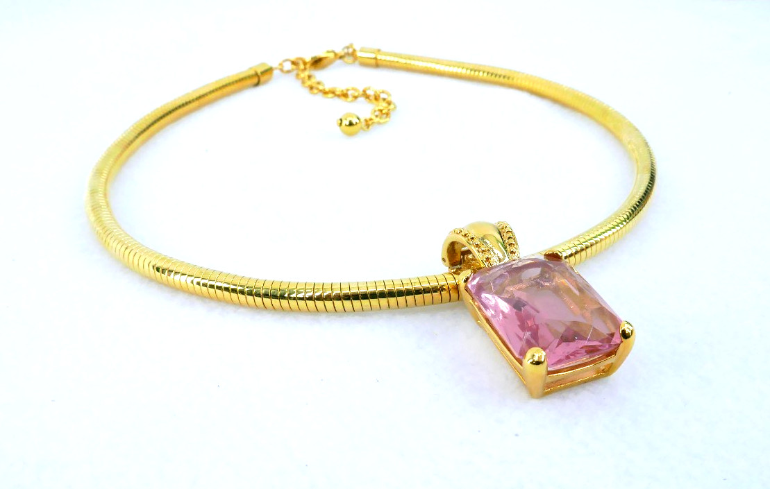 JOAN RiVERS FACETED EMERALD CUT PiNK GLASS GEMSTONE PENDANT 20″ CHOKER NECKLACE