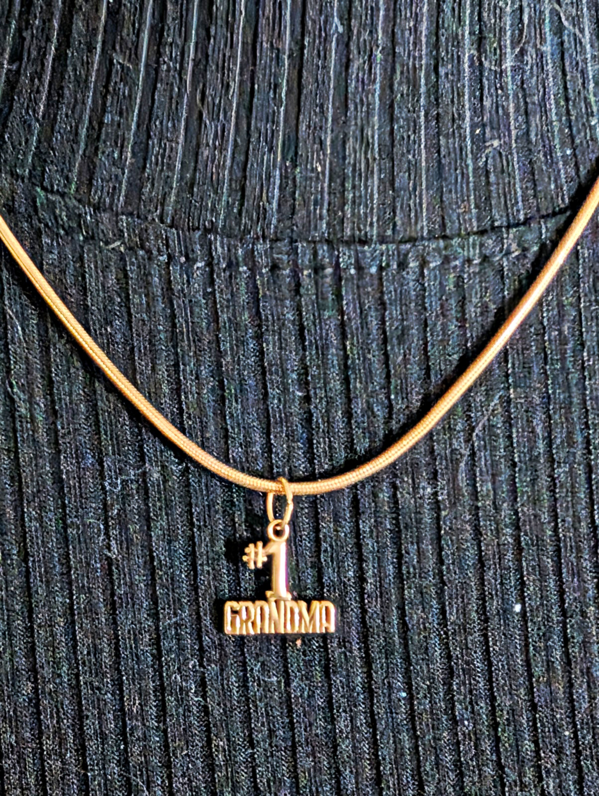 14K Yellow Gold “#1 GRANDMA” Charm Pendant (Chain Not Included)