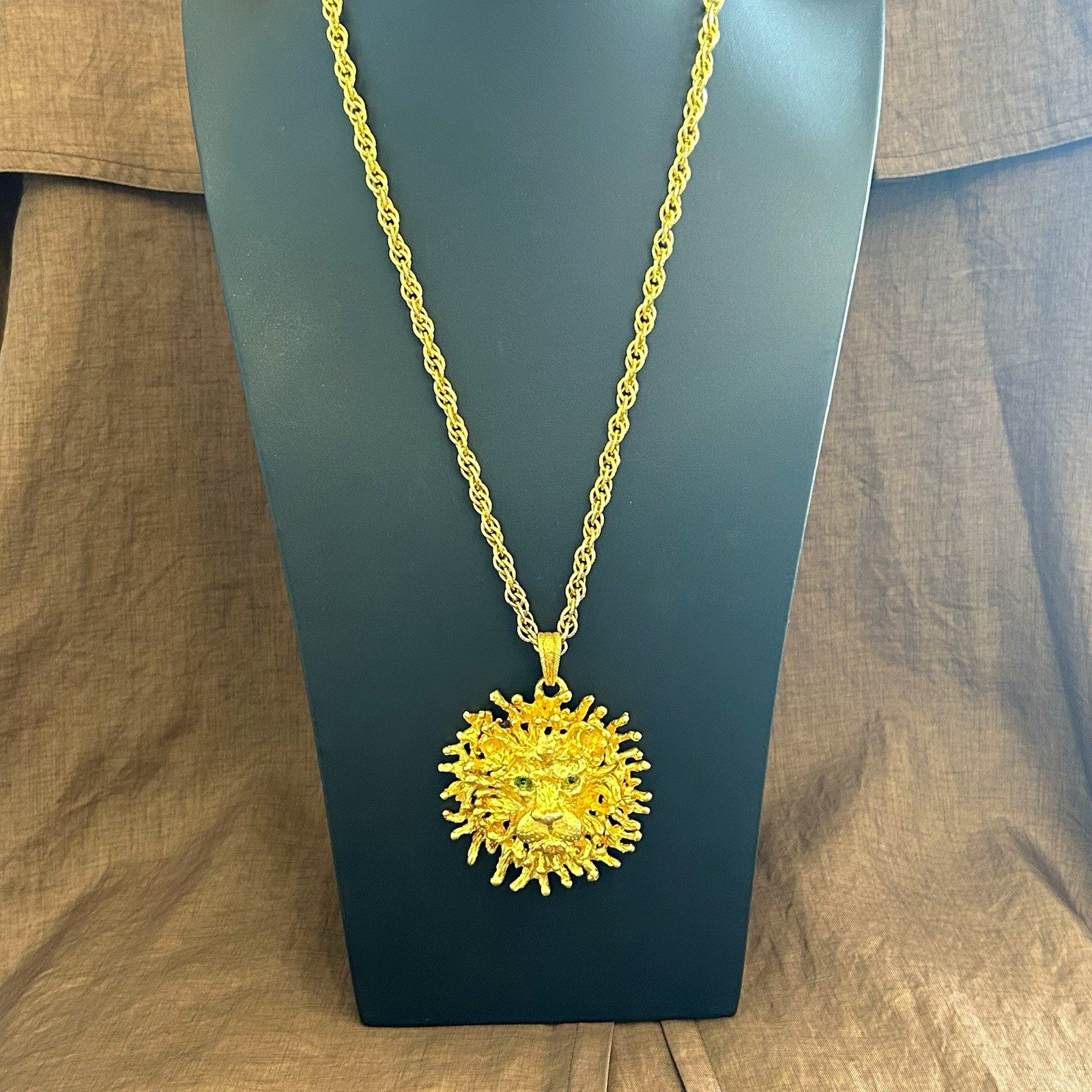 Gold Tone Rope Chain Necklace Lion Head Sunburst Charm Pendant, Spring Ring