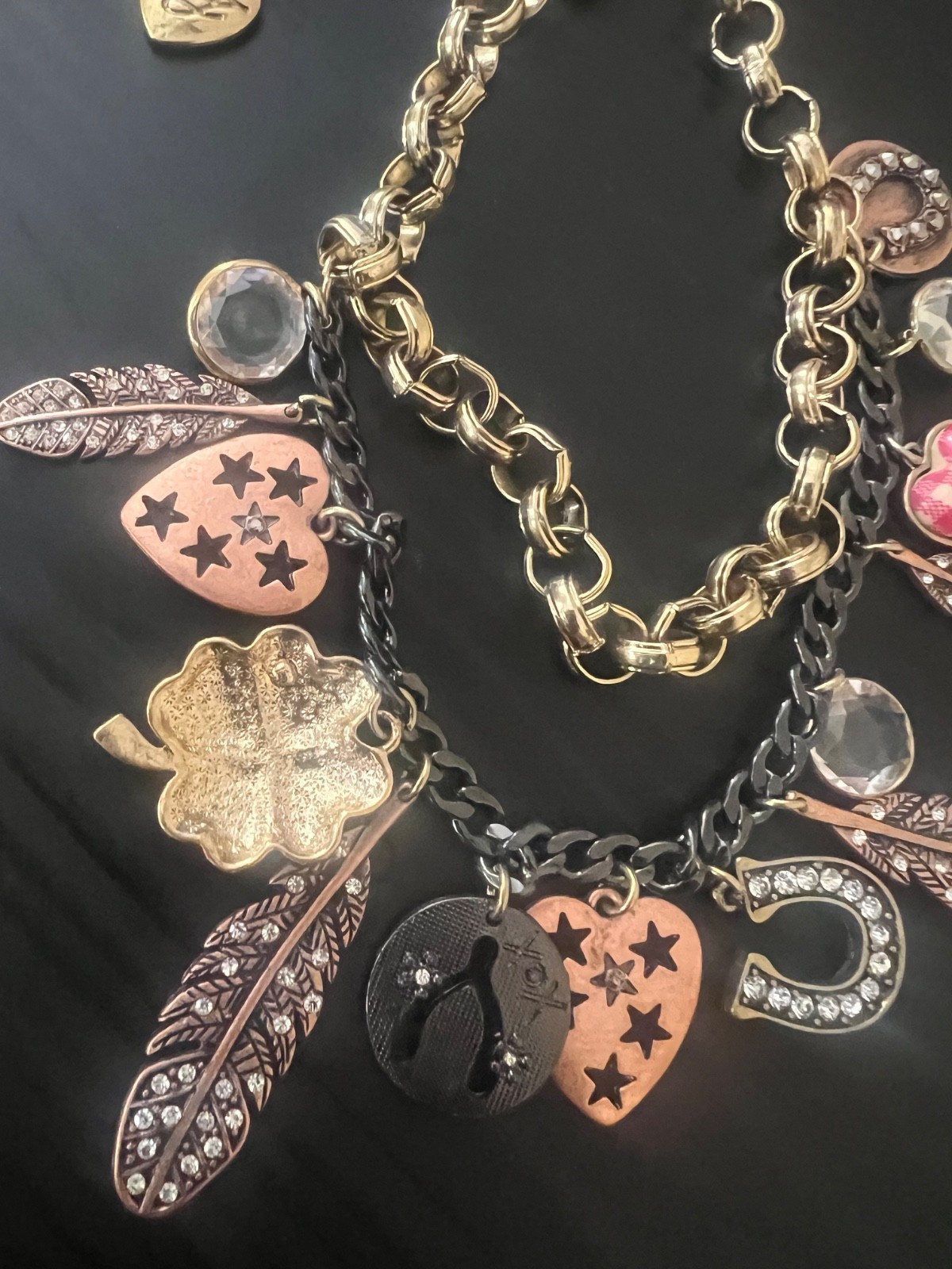Betsey Johnson Horseshoe Leaves Charm Necklace – R2
