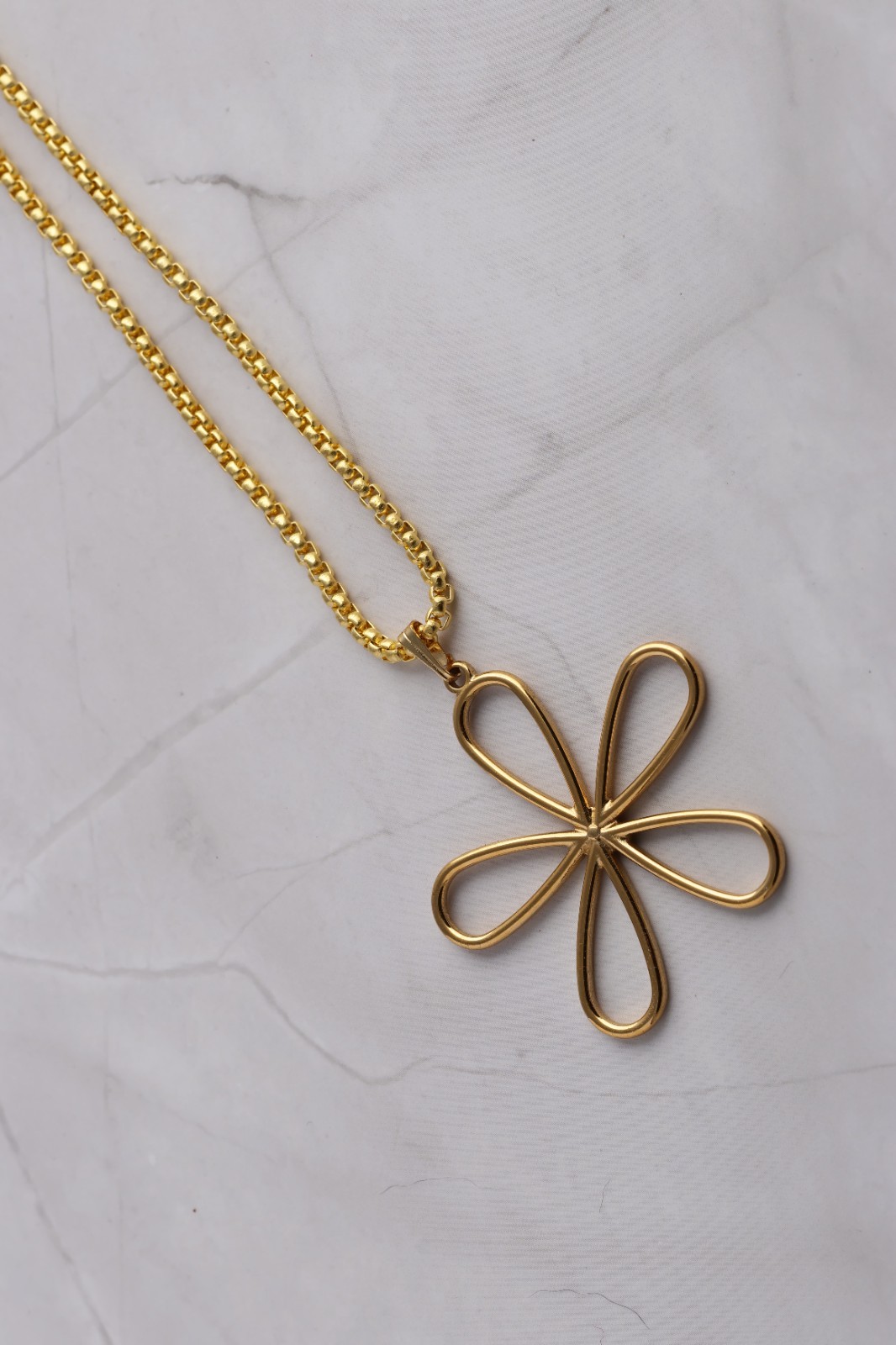 Cadena Con Flor De Margarita Eslabon Cruzado De Acero Inoxidable Chapado Oro