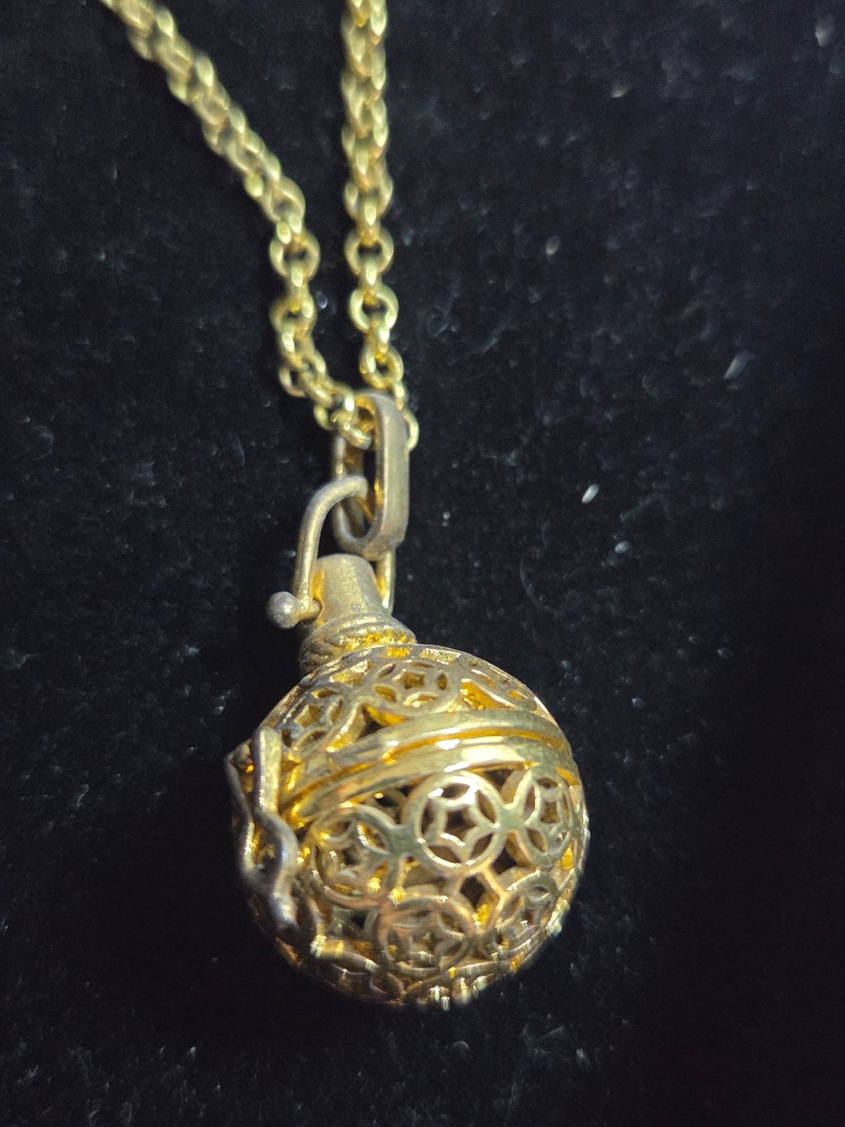 ✨ BEAUTIFUL VTG Harmony Ball Angel Caller Filigree Pendant Necklace 🎶