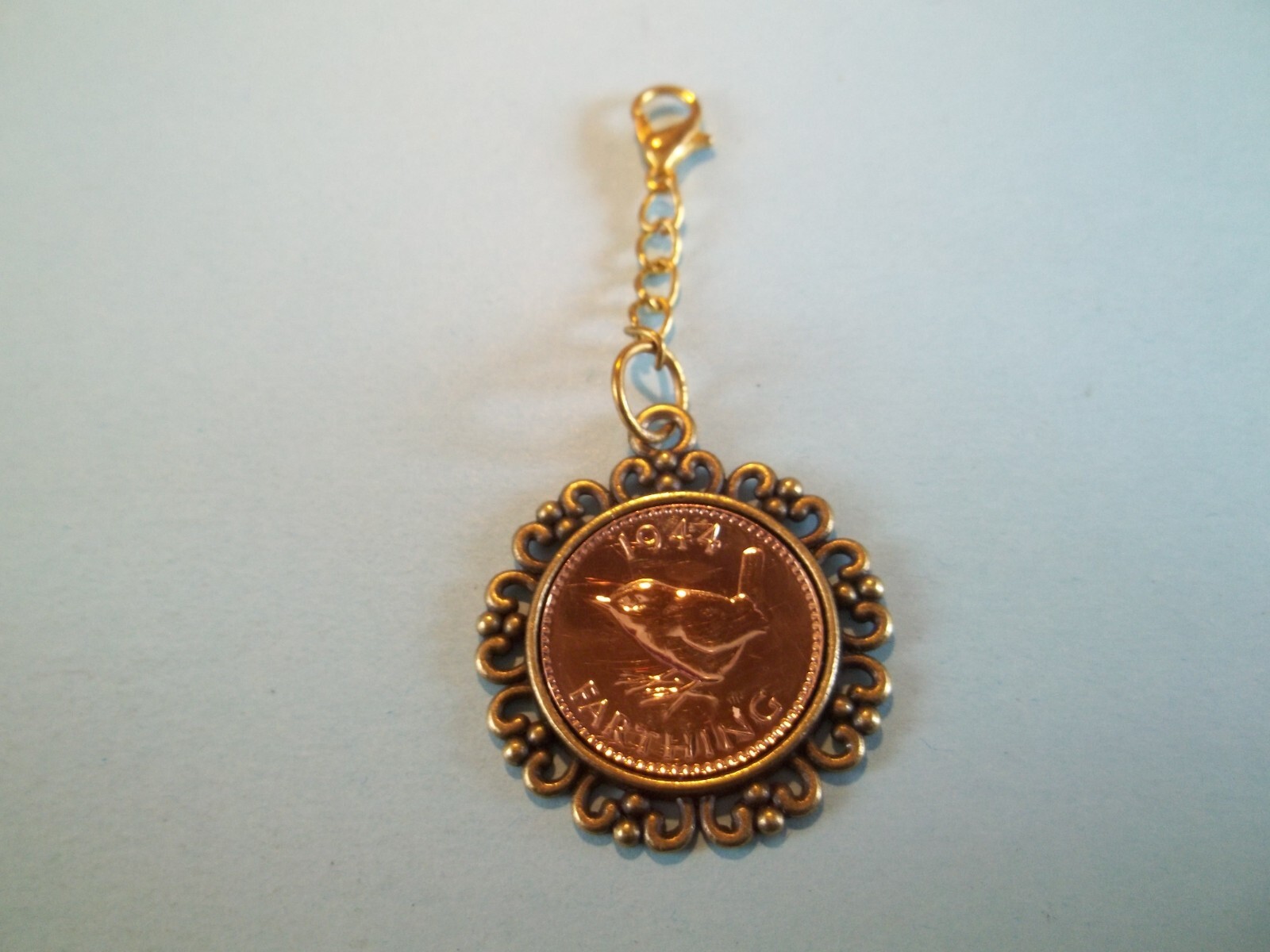 FARTHING COIN – WREN LIMITED EDITION BRONZE CASED PENDANT/CHARM – 1938 to 1955
