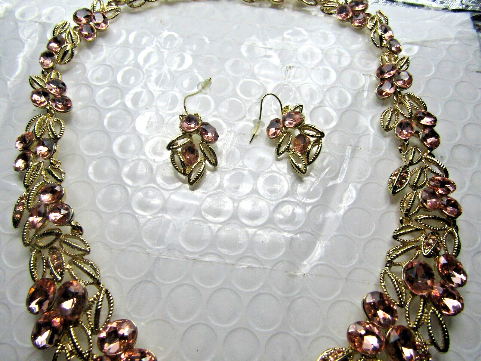 17″ STATEMENT NECKLACE AND EARRING SET GOLD TONE & PINK CRYSTALS NWOT w box