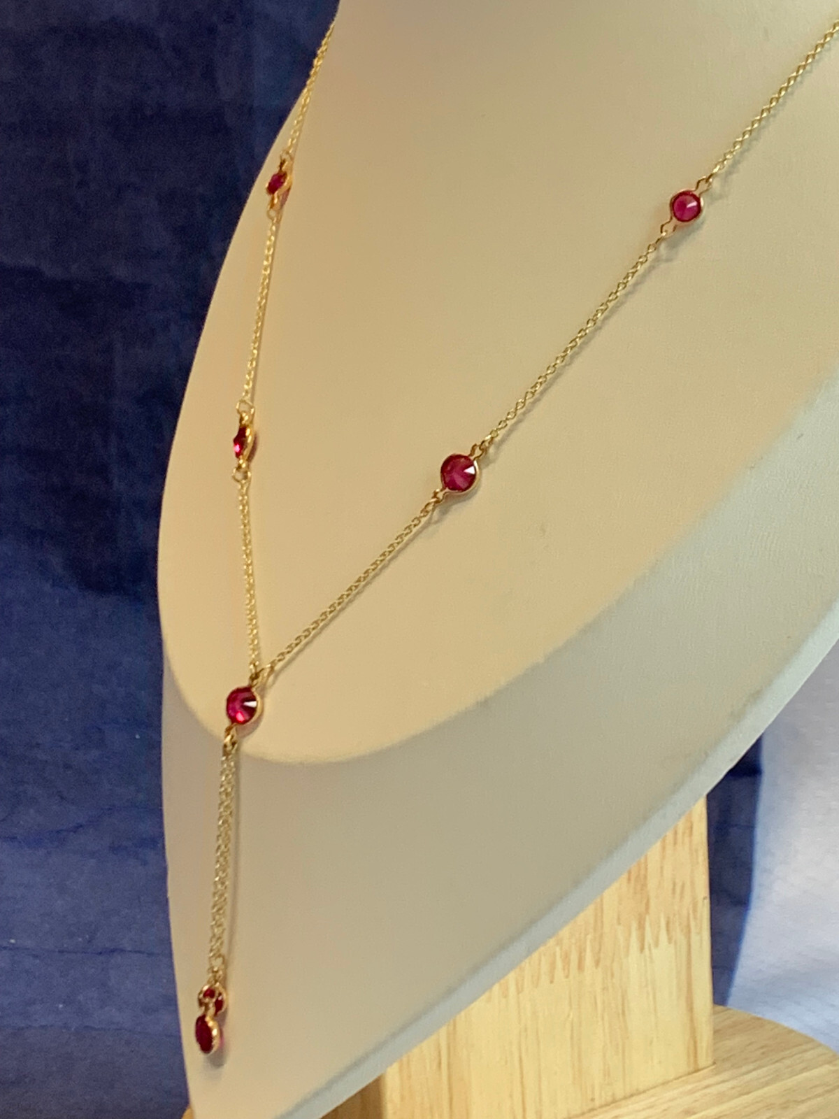 10K Yellow Gold Necklace 2.74g Fine Jewelry 17″ Ruby Color Stones *READ*