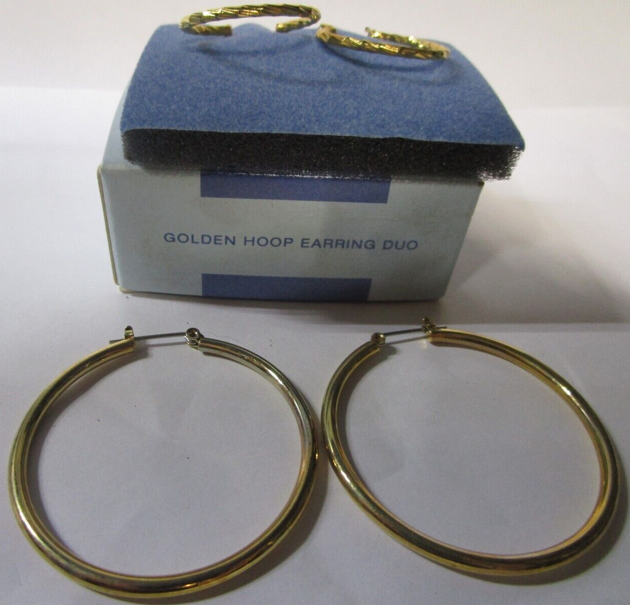 Avon – Goldtone Hoop Clip Earrings 2000 NIB