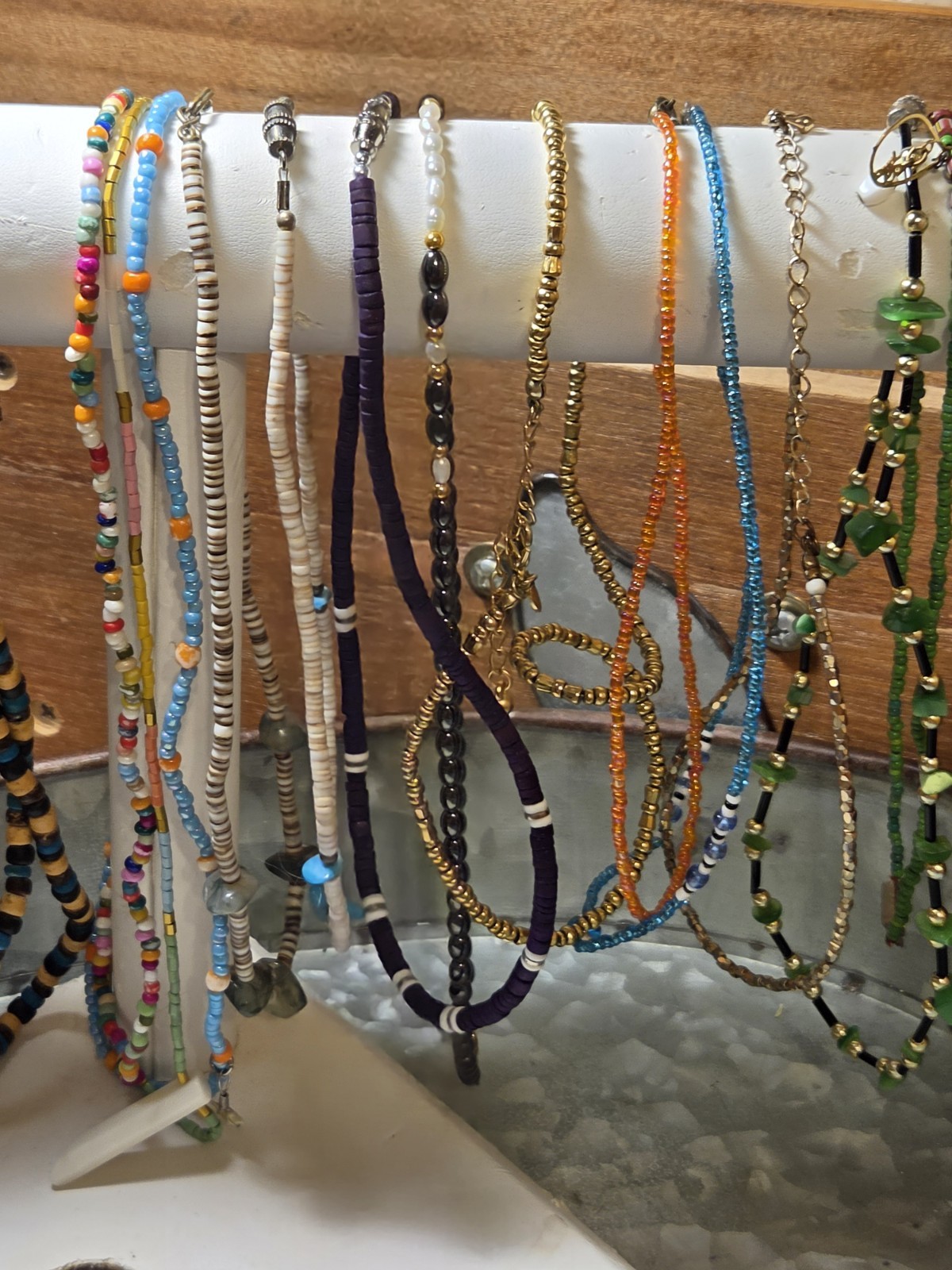 HUGE LOT OF 20 MULTICOLOR MEDIUM TO SMALL BEAD SHORT NECKLACES