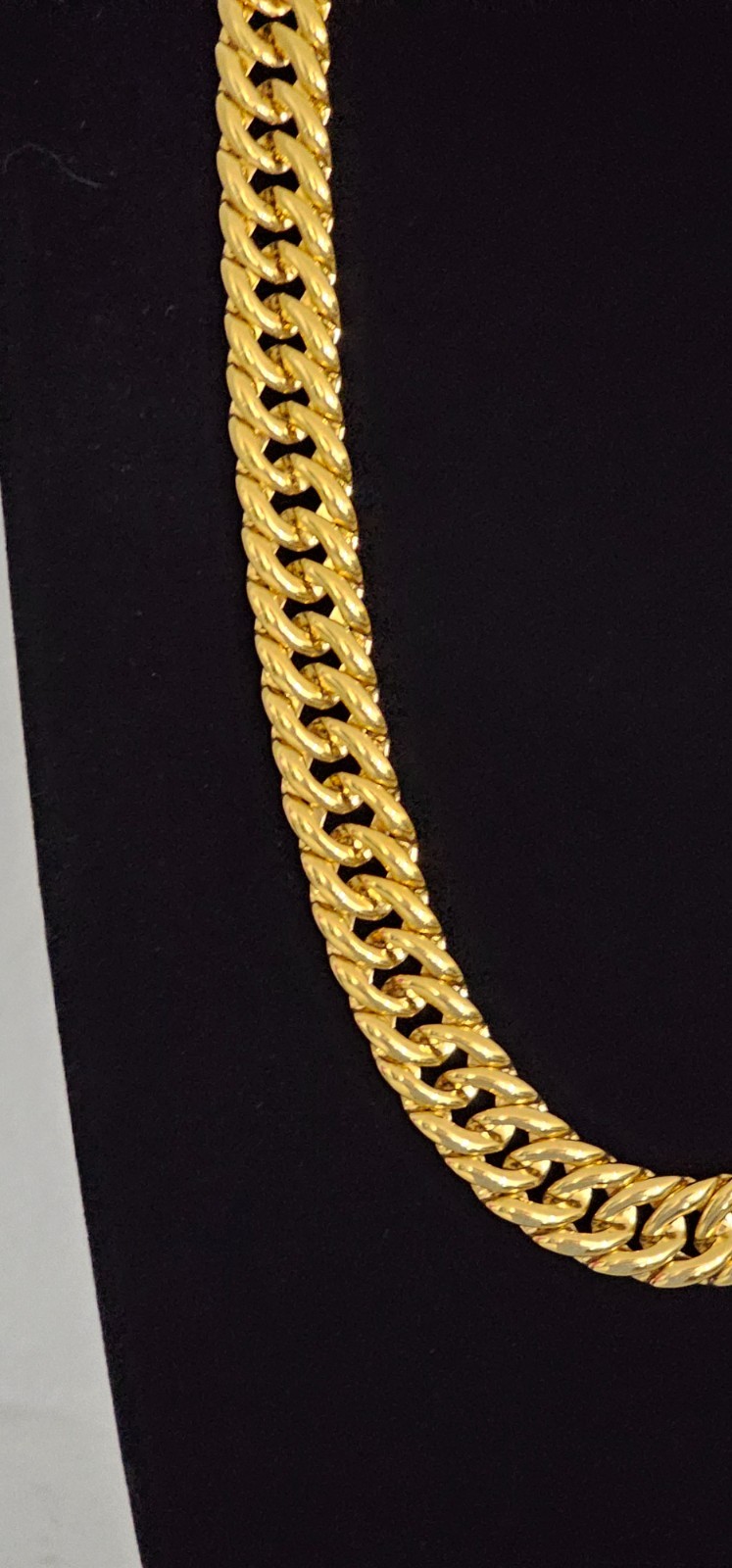 RARE & UNIQUE NAPIER necklace gold tone 25” end to end in Excellent condition