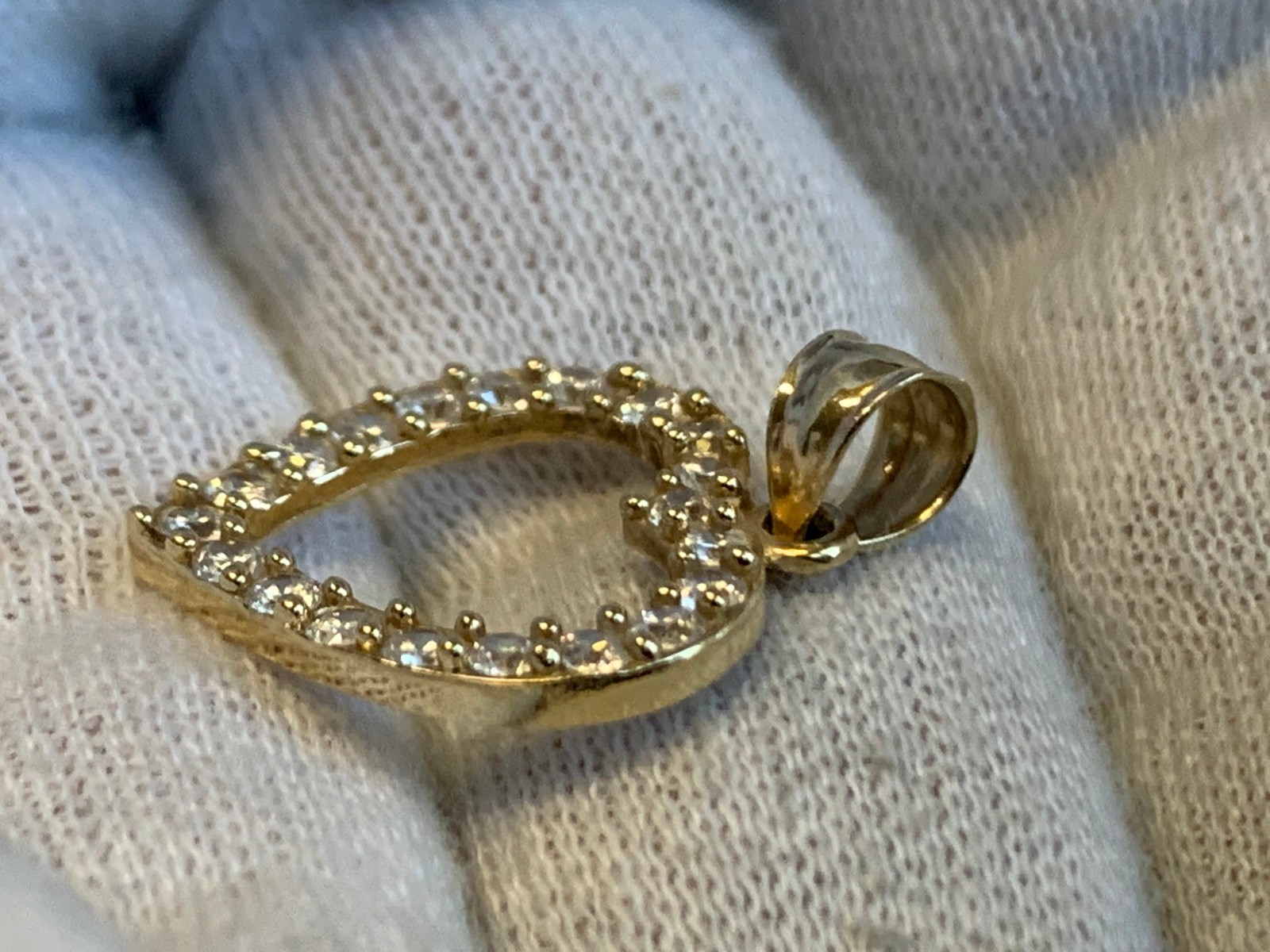 10K Yellow Gold Heart Pendant 1.44g Fine Jewelry Clear Color Stones Charm *READ*