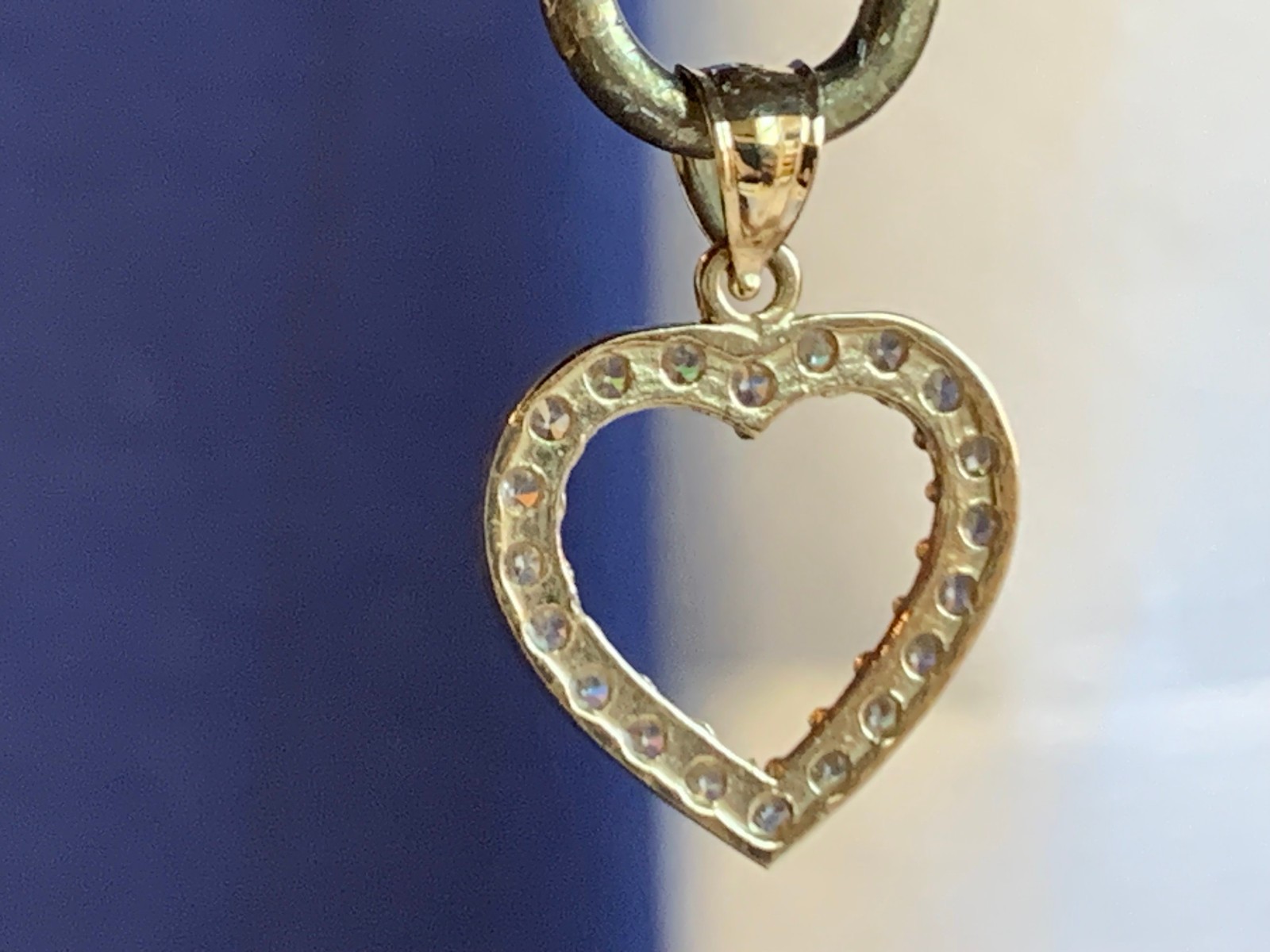10K Yellow Gold Heart Pendant 1.44g Fine Jewelry Clear Color Stones Charm *READ*
