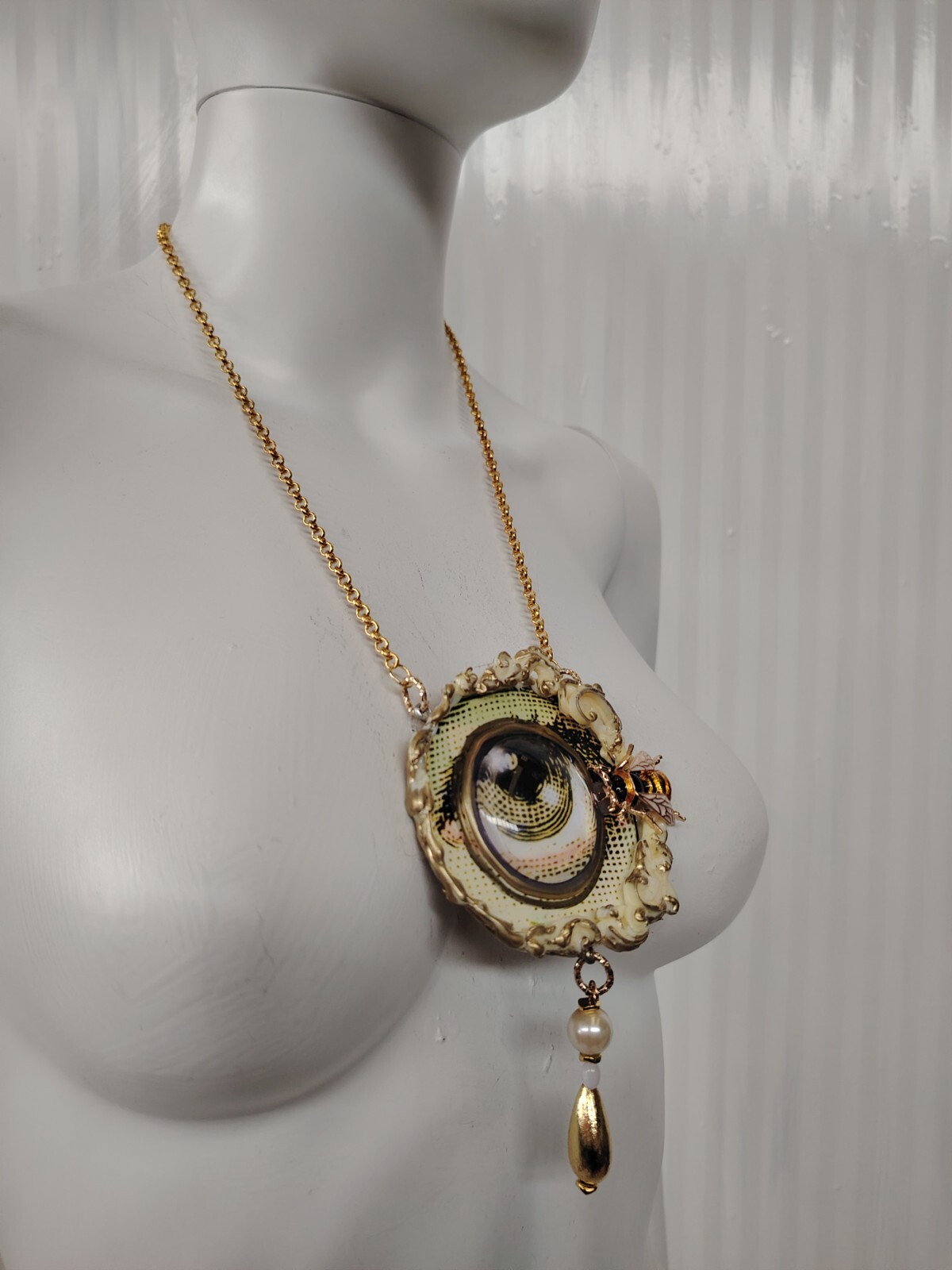 Luxury Jewellery Woman Jewel Necklace Pendant Honey Bee Nest Magic Eye Jewelry