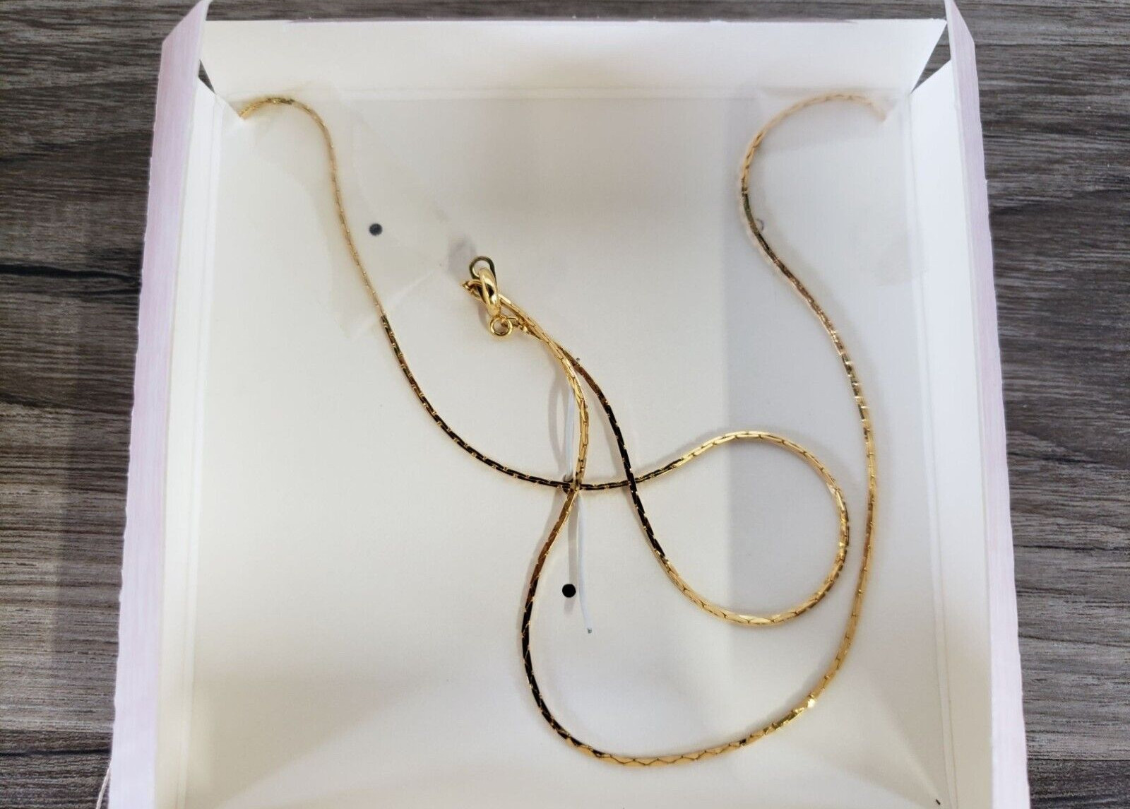 THE ROSE LADY HEART NECKLACE WITH A ROSE PETAL GOLD TONE CHAIN & TRIM NEW