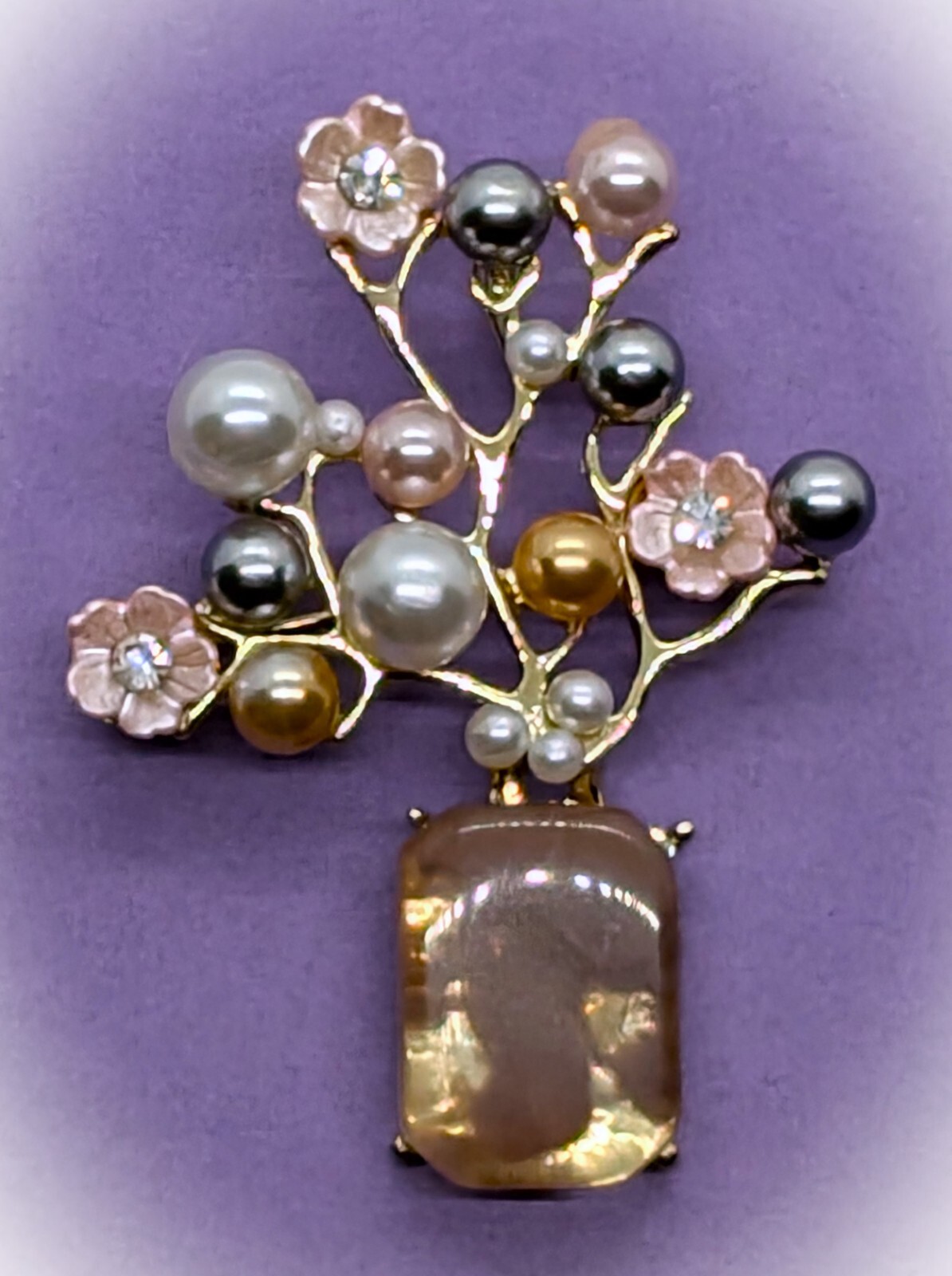 Lovely! Betsey Johnson Crystal / Pastel Pearl Floral Arrangement Necklace Brooch