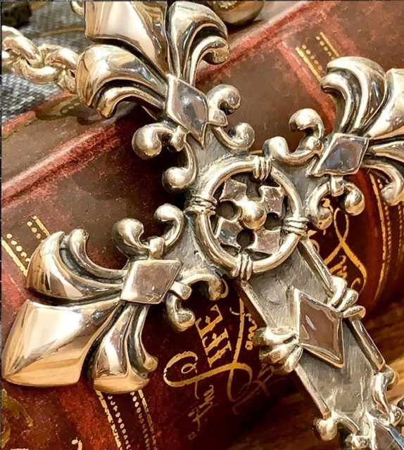 CRAZY PIG DESIGNS X large Classic Cross Pendant New w/Box RARE!!