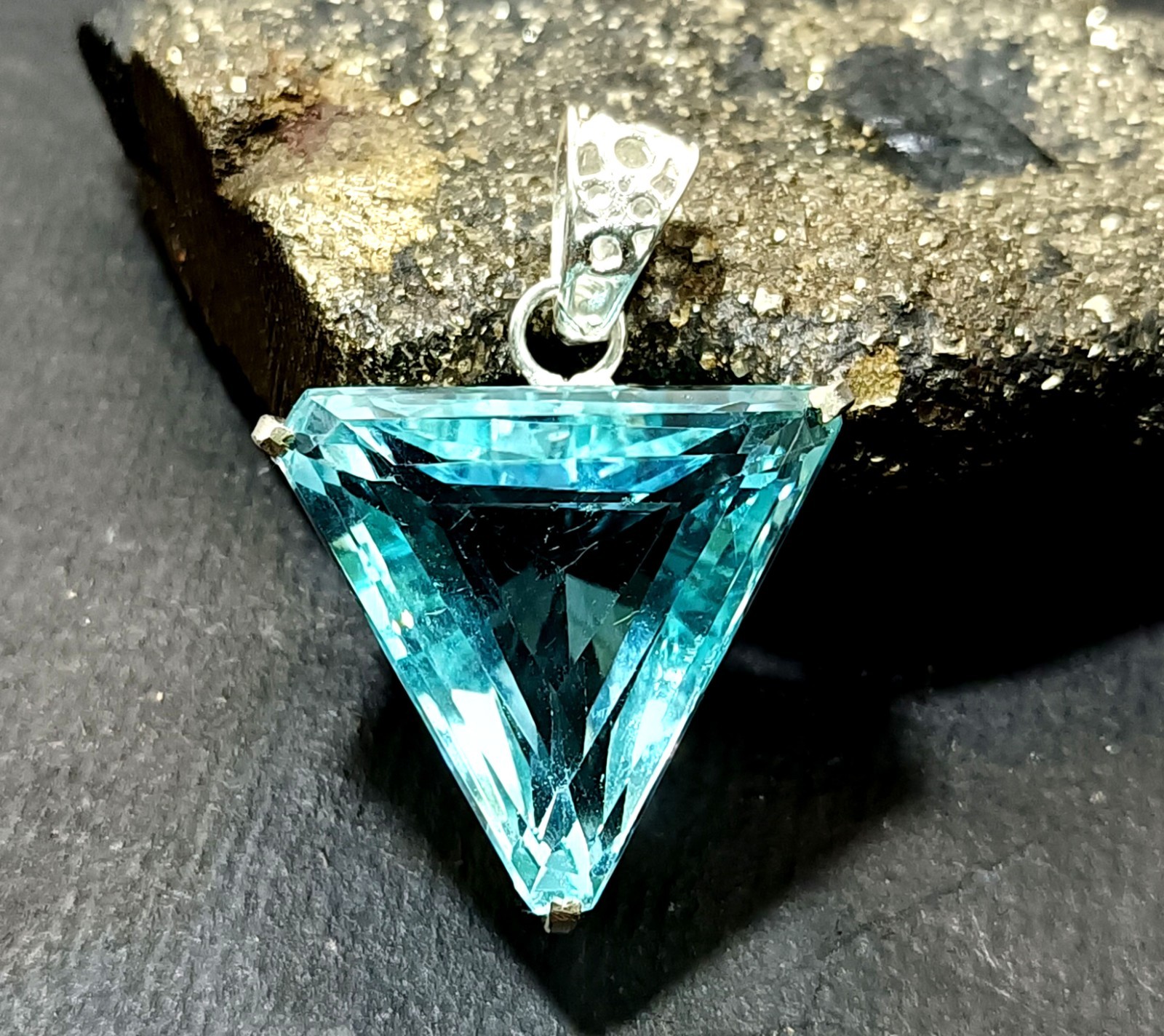 62.9Ct Trillion Aquamarine Natural Topaz 925 Solid Silver Pendant Loose Gemstone