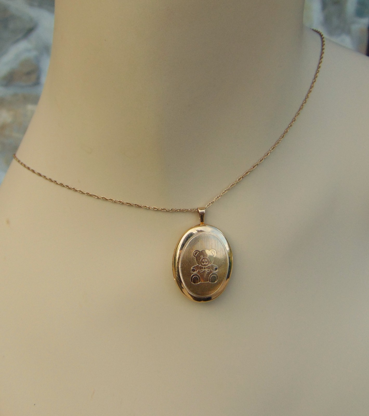 14 KARAT GOLD FILLED LOCKET ~ ENGRAVED TEDDY BEAR ~ 18″ CHAIN ~ NEW IN BOX