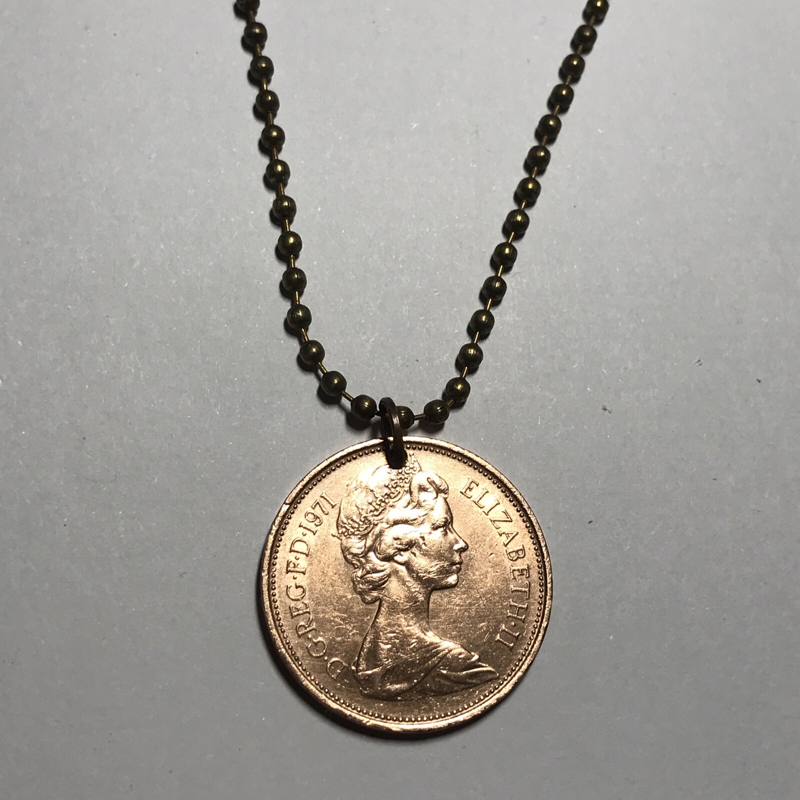 UK 2 Pence Bron Coin Pendant Prince of Wales Plume Welsh Ostrich. Elizabeth. A1