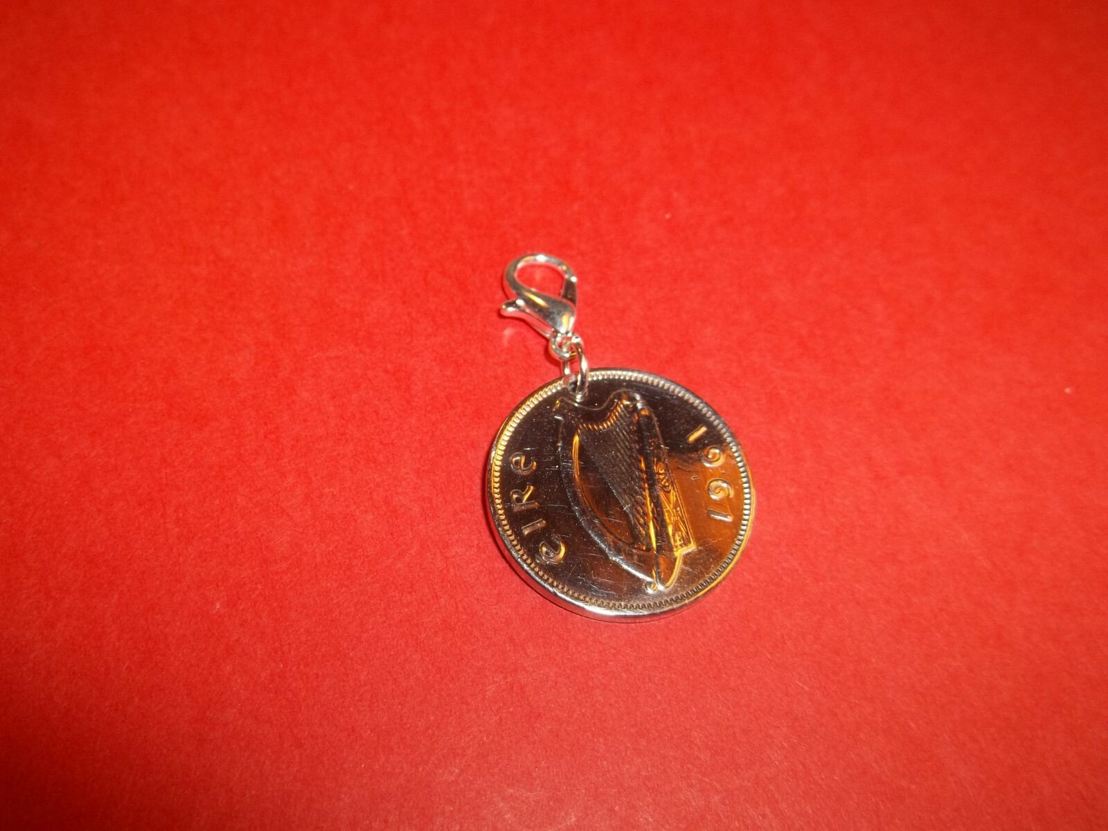 SIXPENCE COIN – IRISH WOLFHOUND – POLISHED PENDANT / CHARM – 1940 to 1967