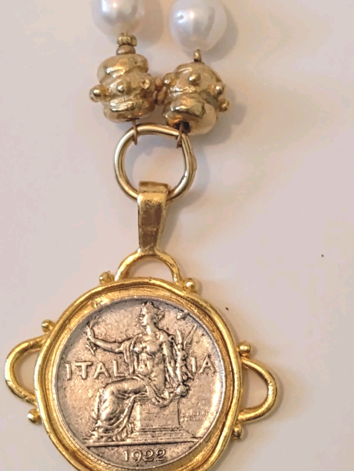Susan Shaw Italy 1922 Italia “Liberty” Coin Gold Color Frame Pearl Necklace 16”