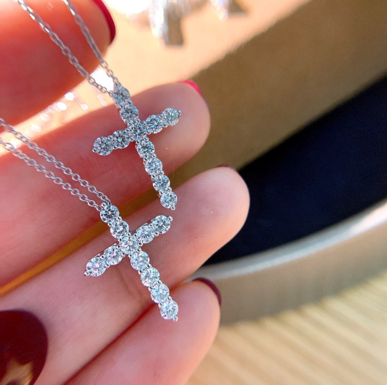 Silver Crystal Cubic Zirconia Cross Pendant Necklace 18″ Chain Gift Box Xmas K38