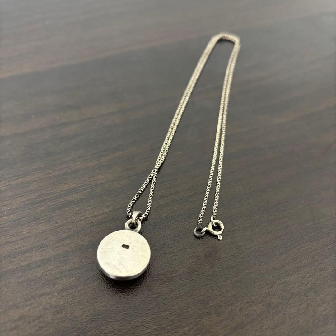 Vintage Silver Wood-Style Round Pendant Necklace