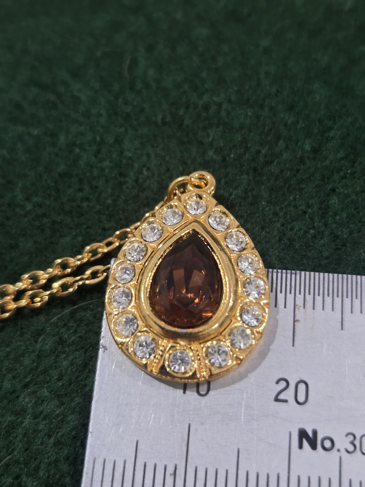 Unworn Vintage Goldtone Amber Rhinestone Teardrop 23x18mm Pendant 46cm Necklace