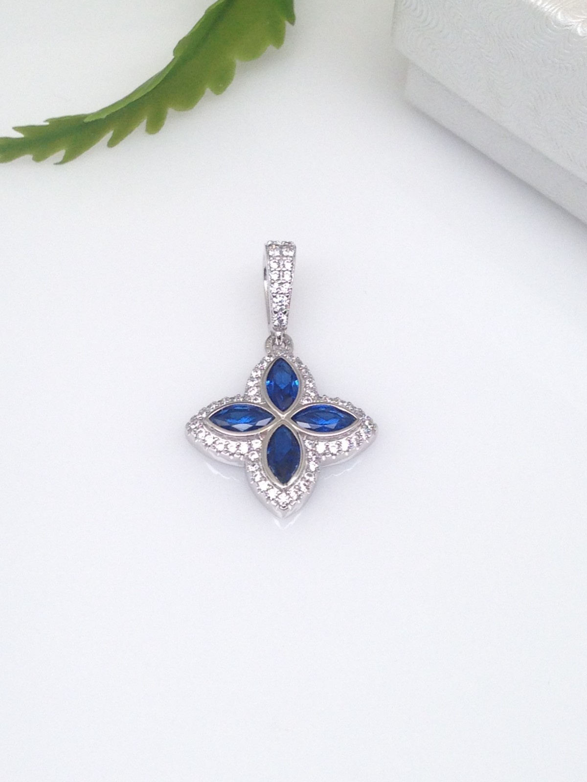 925 Sterling Silver Navy Blue Four Leaf Clover Flower CZ Pendant Women 17mm/28mm