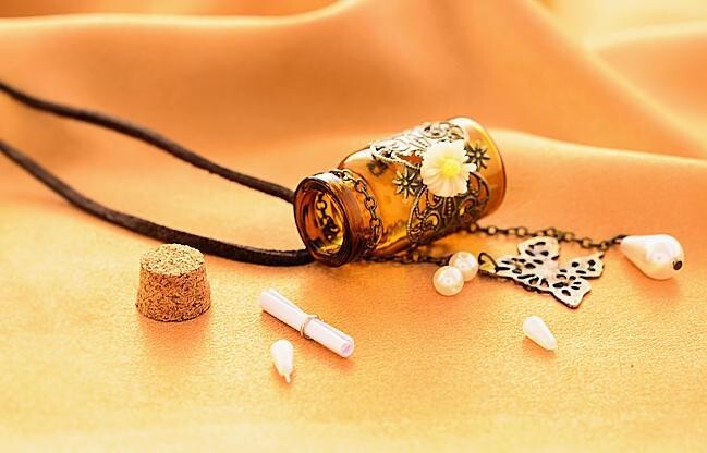 Wishing Little Retro Bottle Auspicious Pendant Butterflower Long Train Necklace