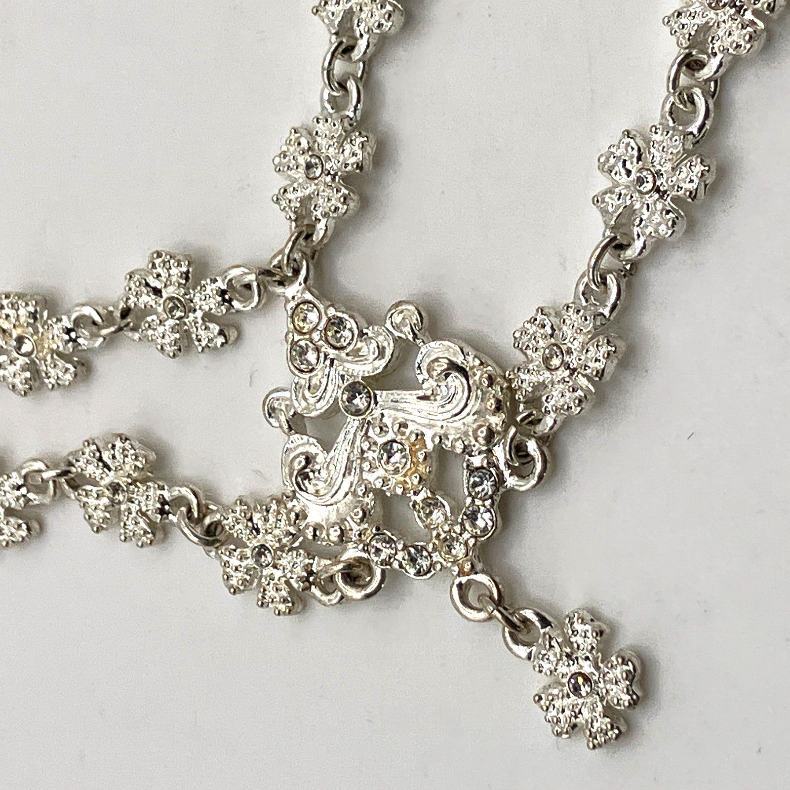 Bridal Victorian style necklace 46cm silver tone metal sparkly costume jewellery