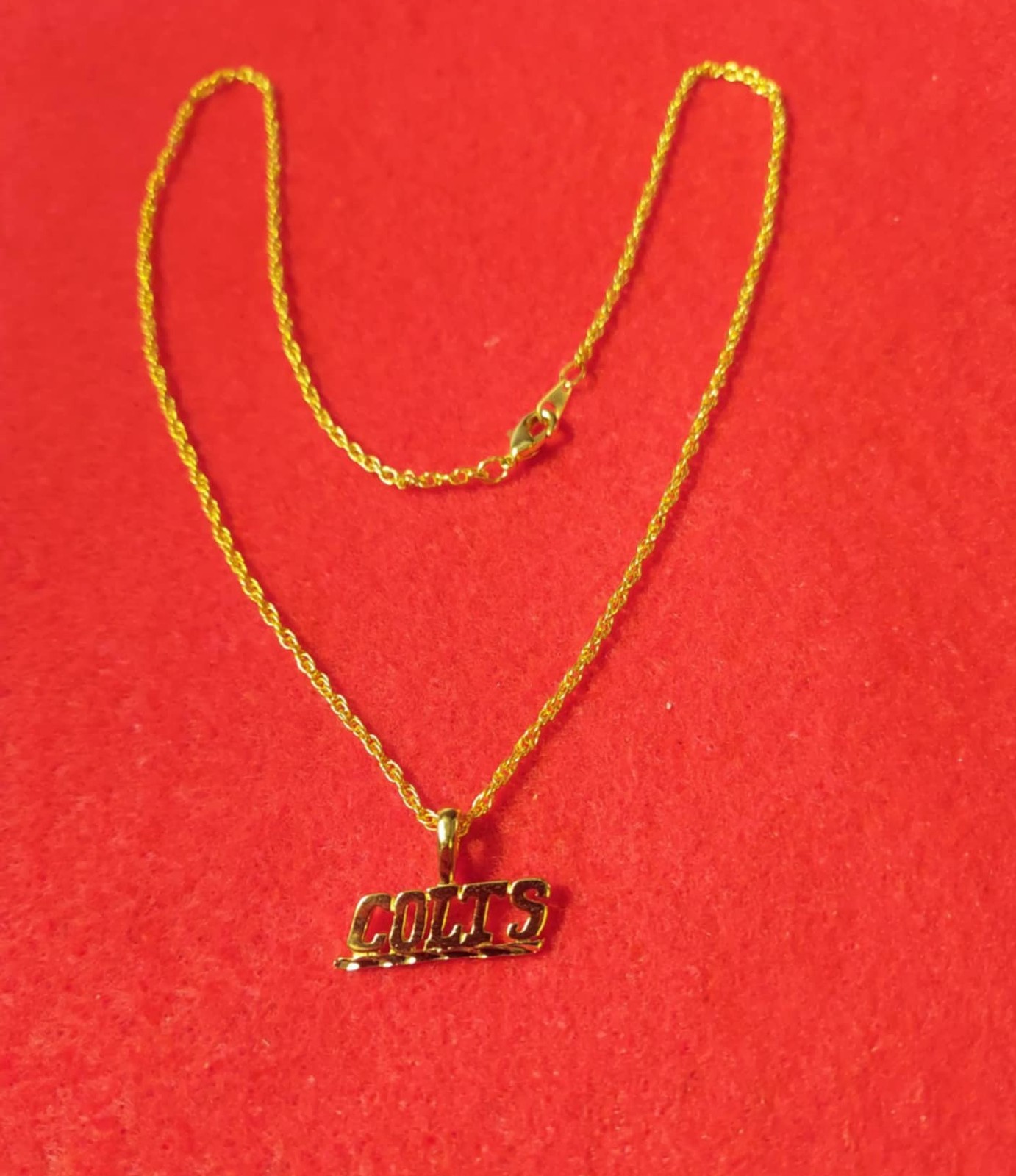INDIANAPOLIS COLTS SPORTS TEAM 14KT GOLD PLATED CHARM WITH 24″ ROPE CHAIN