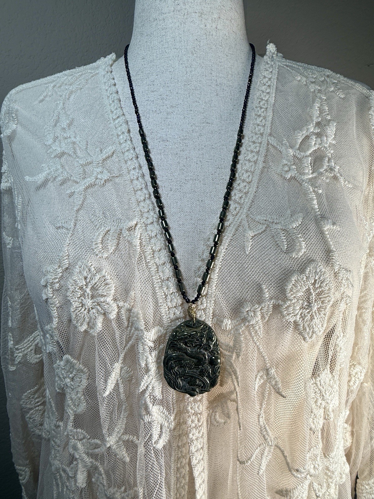 Dragon Pendant Necklace Black/Grey – Estate