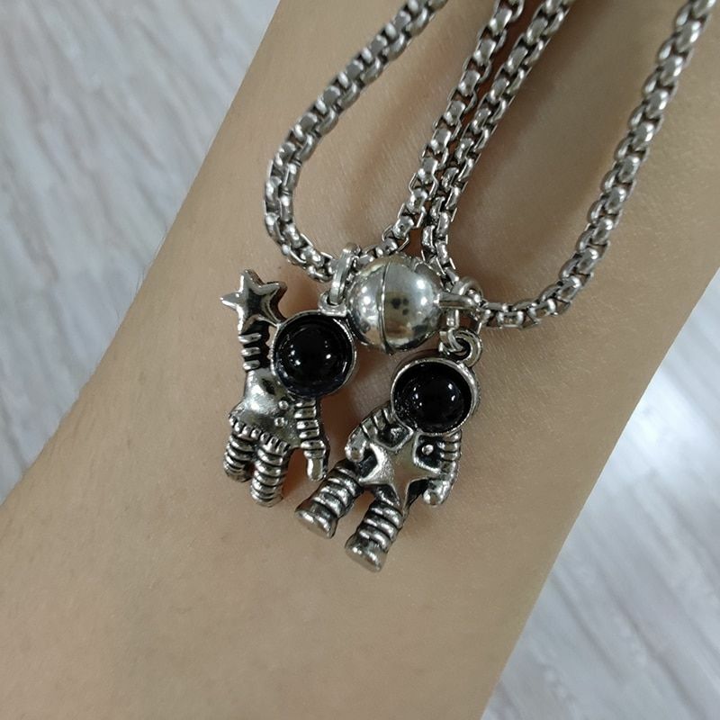 2pcs Magnetic Couple Love Space Astronaut Heart Pendant Necklace Fashion Jewelry