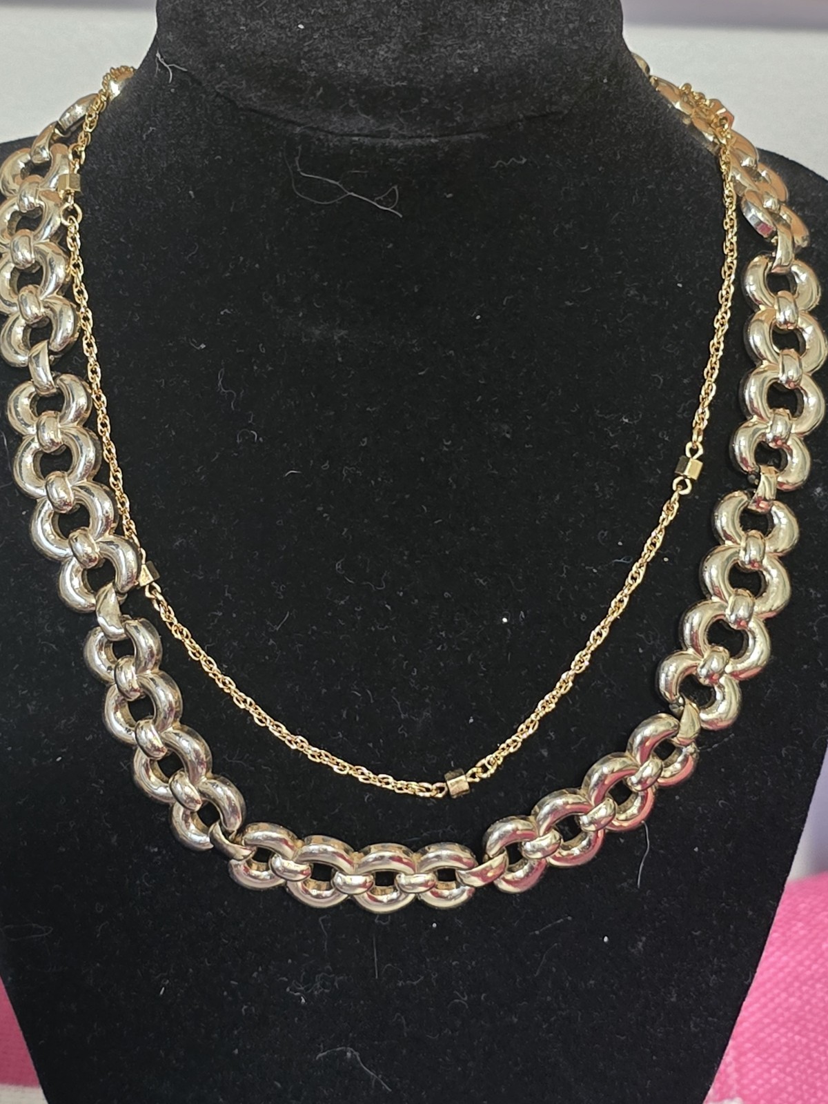Monet Signed Gold Tone Metal Oval Link Chain Necklace Box Closure