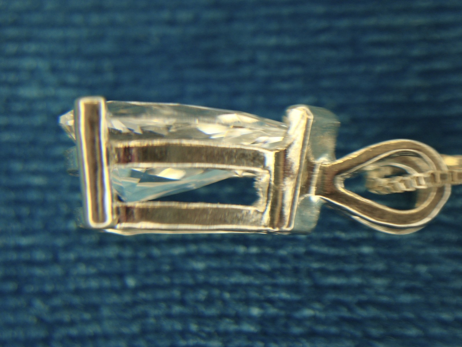 STERLING SILVER SPARKLY PEAR SHAPE SIM. DIAMOND WITH 18″ BOX LINK STERLING CHAIN