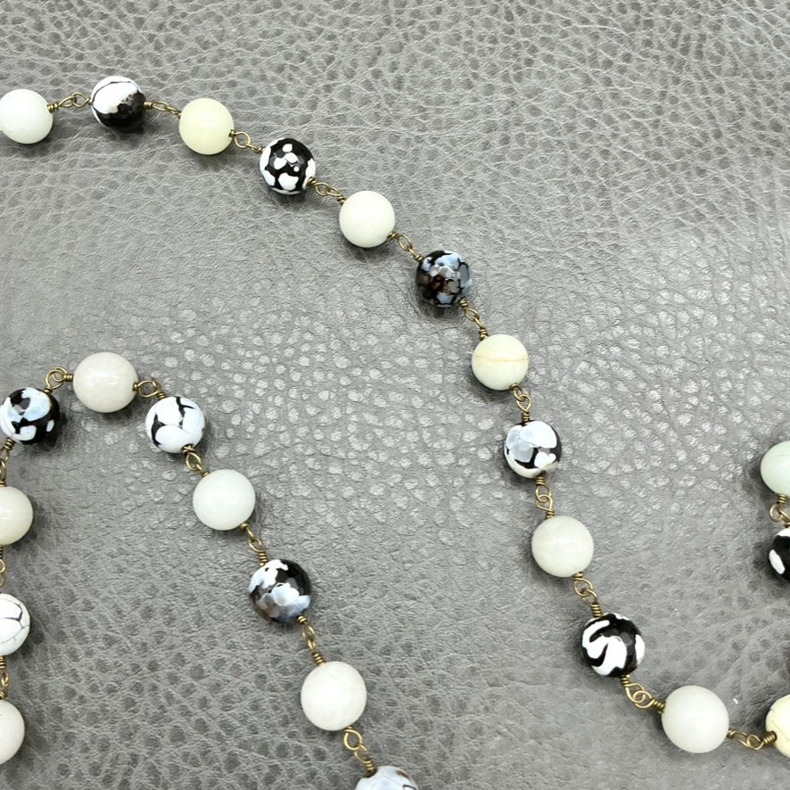 Necklace Jade Stones And Black White Glass Beads 26 Inch Retro Jewelry 26″