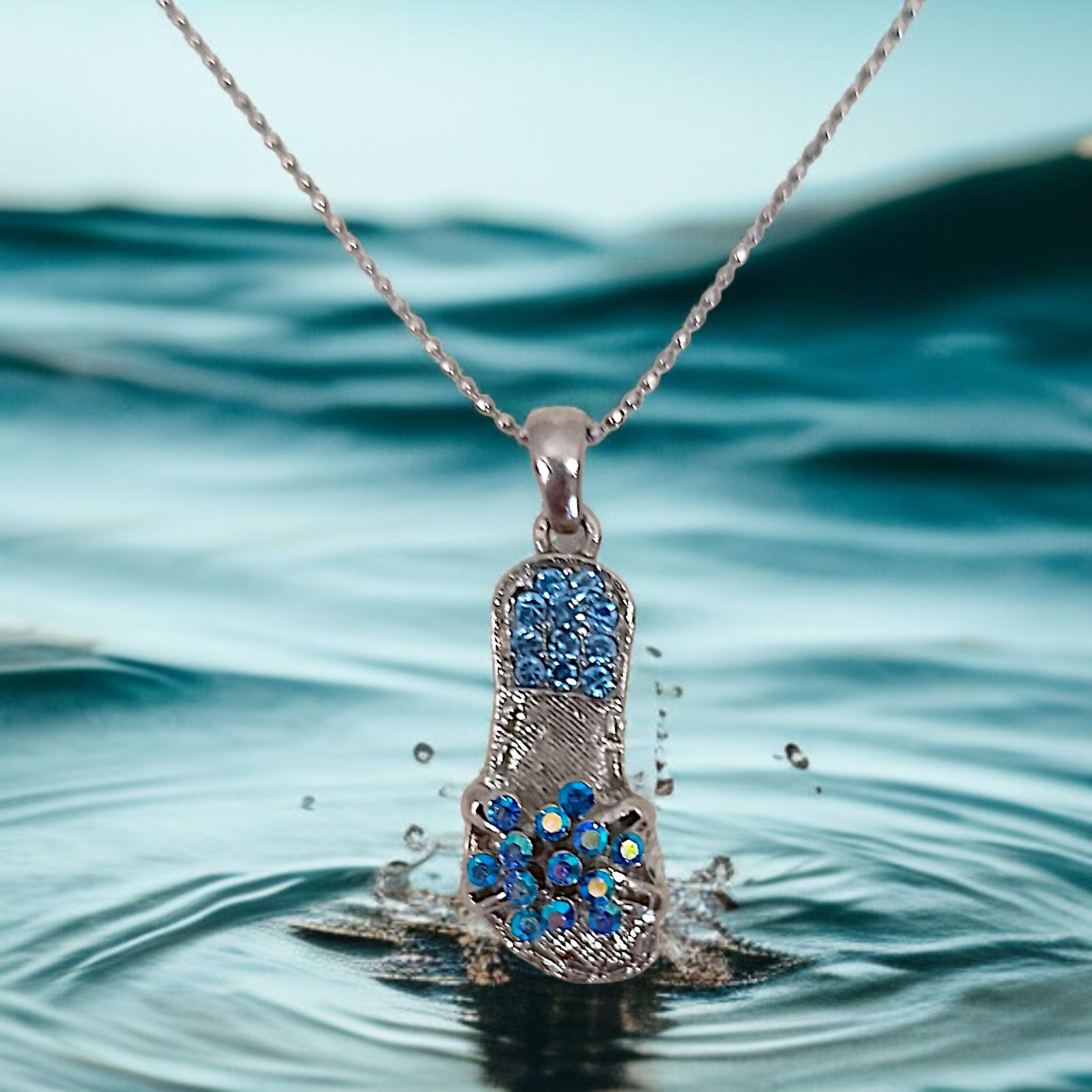 Vtg Blue Rhinestone Flip Flop Pendant Necklace Beach Coastal Y2K Silver Tone