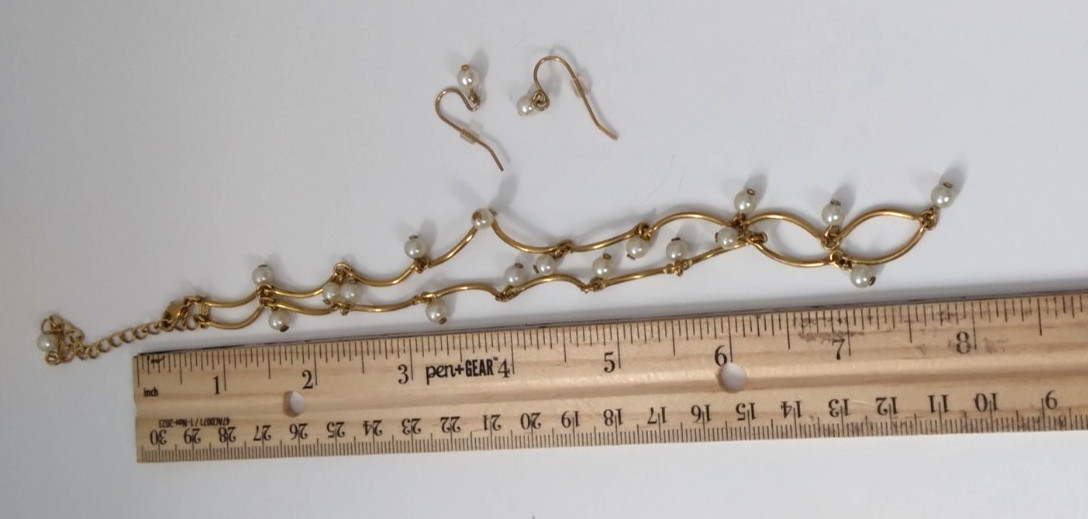 Lot Of 6 Fashion Necklaces Mixed Metals Materials Various Designs