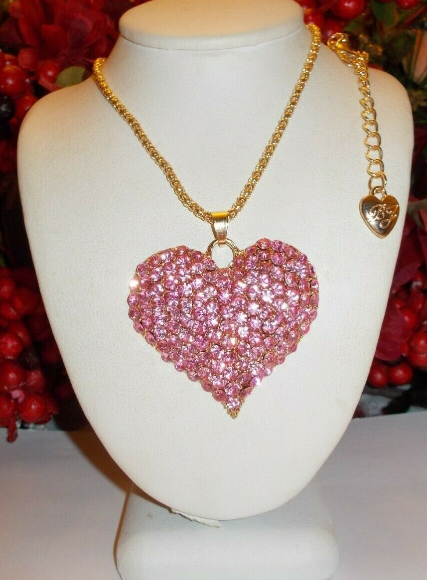BETSEY JOHNSON SPARKLING PINK CRYSTAL HEART PENDANT NECKLACE